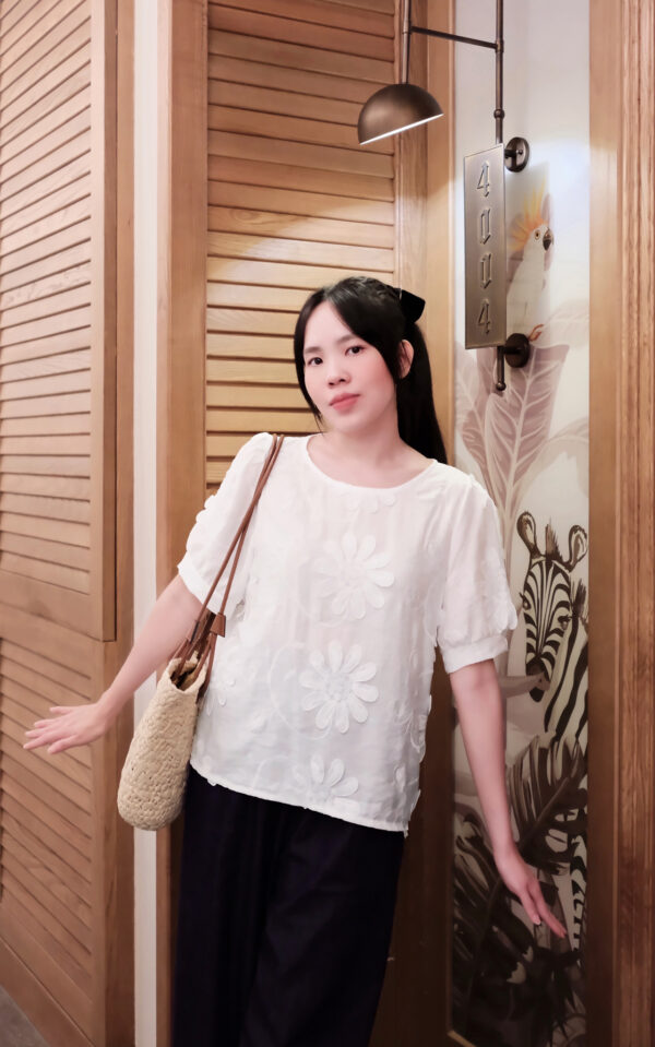 "Áo Sơ Mi Voan Kiểu Hoa Nổi Cổ Tròn Tay Ngắn Thanh Lịch - Đi Chơi, Đi Làm" - Ảnh 3