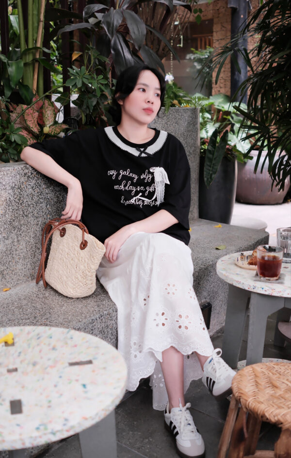Áo Thun Cổ Tròn Viền Bèo In Chữ Đính Nơ Tay Ngắn - Ảnh 3