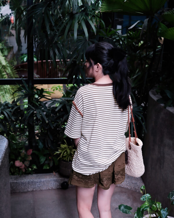 Áo thun cổ tròn kẻ sọc in hình viền ren tay ngắn - Phong cách năng động, trẻ trung - Ảnh 5