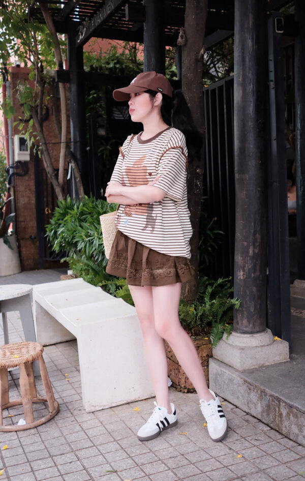Áo thun cổ tròn kẻ sọc in hình viền ren tay ngắn - Phong cách năng động, trẻ trung - Ảnh 7