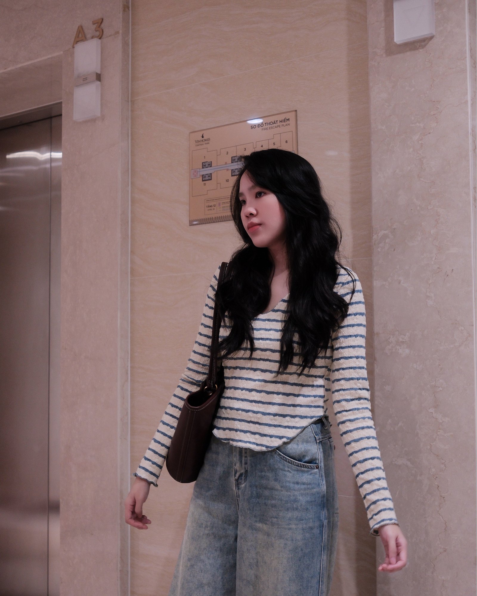 Áo Croptop Len Tay Dài Kẻ Ngang Cổ Chữ V - Phong Cách Thời Trang Năng Động - Ảnh 6