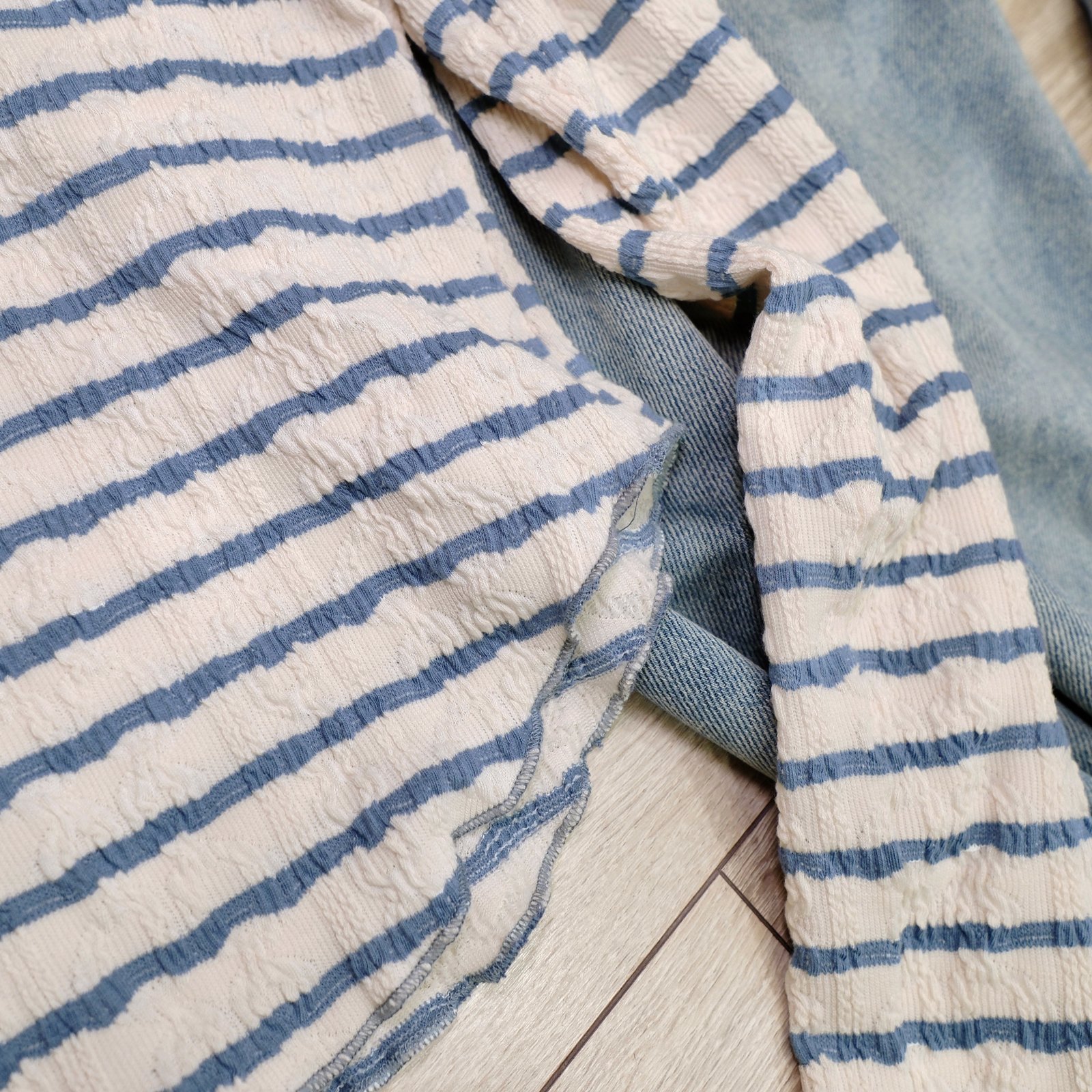 Áo Croptop Len Tay Dài Kẻ Ngang Cổ Chữ V - Phong Cách Thời Trang Năng Động - Ảnh 8