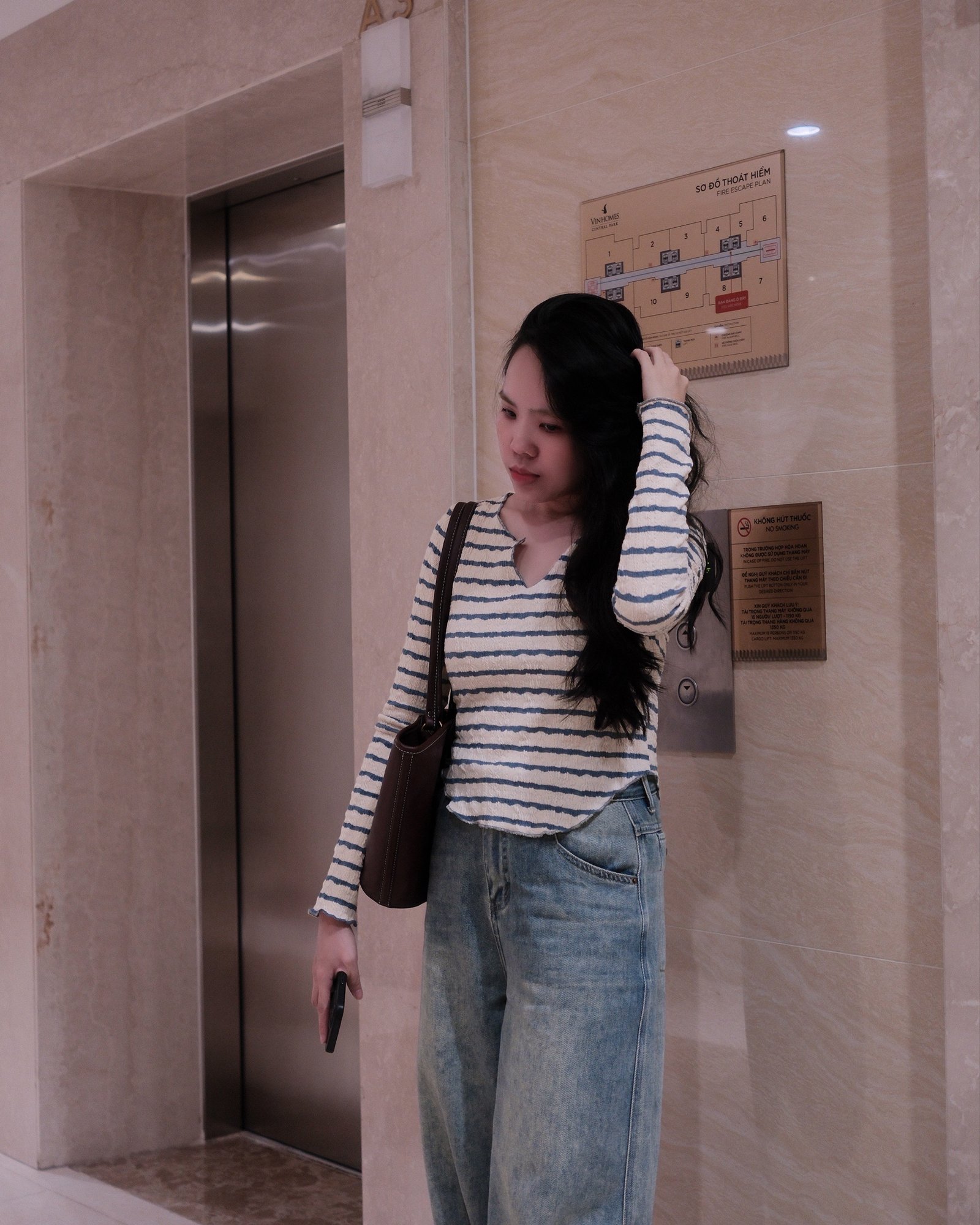 Áo Croptop Len Tay Dài Kẻ Ngang Cổ Chữ V - Phong Cách Thời Trang Năng Động - Ảnh 7