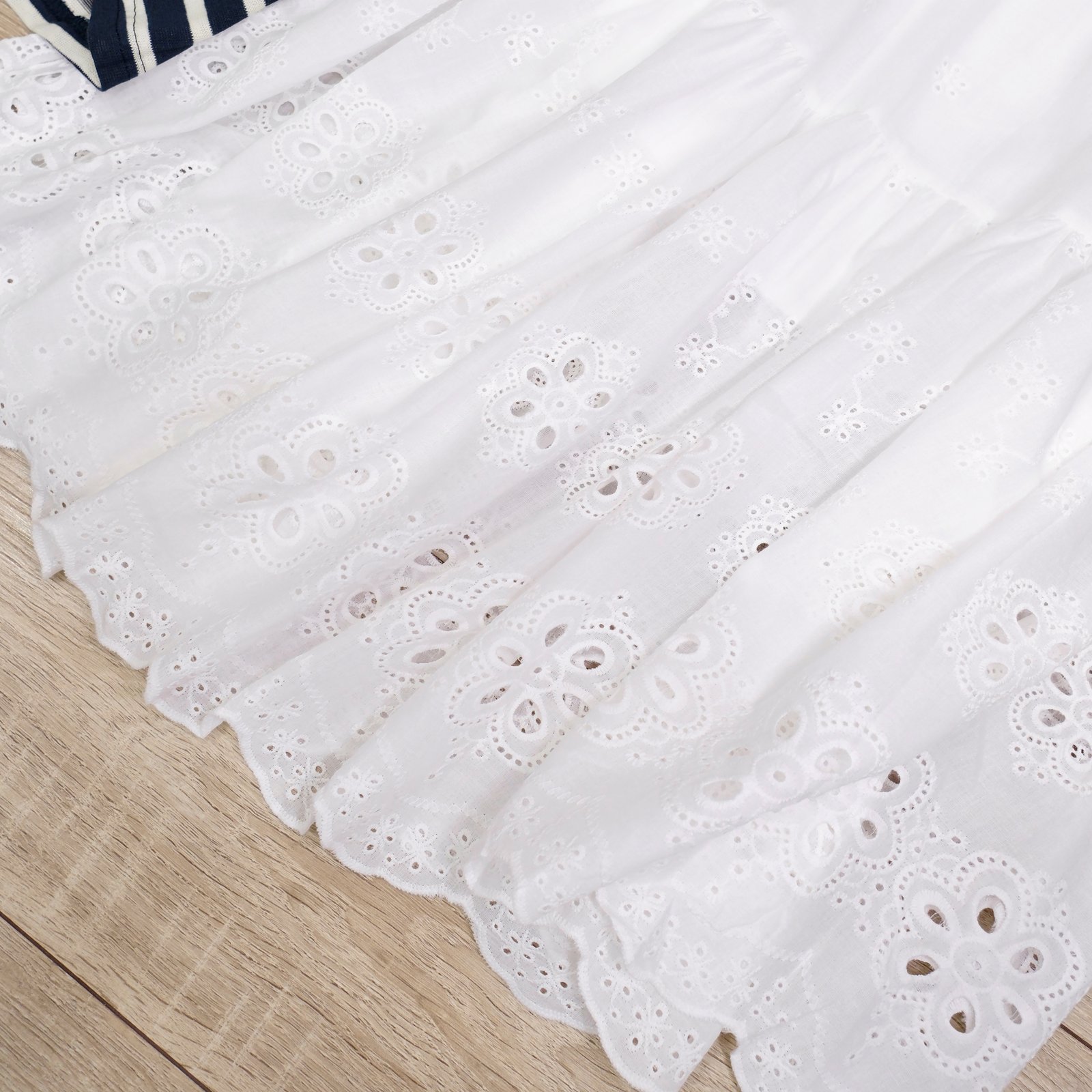 Áo Len Sọc Cổ Tròn Đính Hạt Tay Ngắn Phong Cách Thời Trang - Ảnh 3