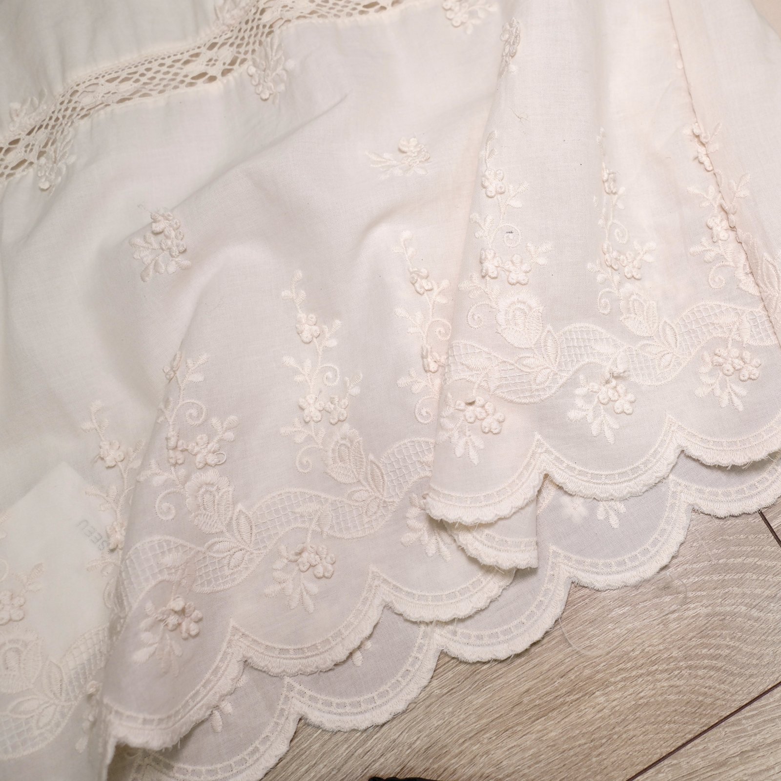 Áo Sơ Mi Cổ Tròn Viền Ren Thêu Hoa Tay Sát Nách Đi Chơi Chất Thô - Ảnh 2