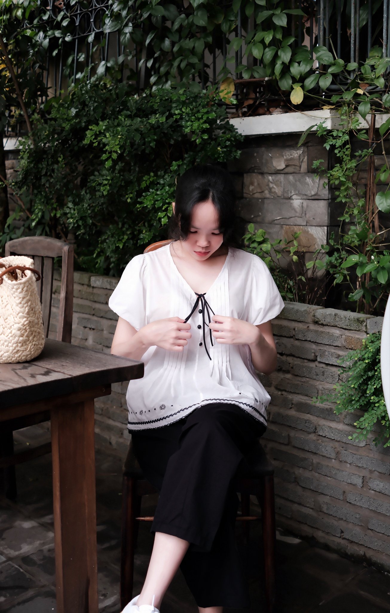 Áo Sơ Mi Cổ V Tay Ngắn Thêu Hoa Nữ Tính - Thích Hợp Đi Chơi, Chất Liệu Thô Thoáng Mát - Ảnh 6