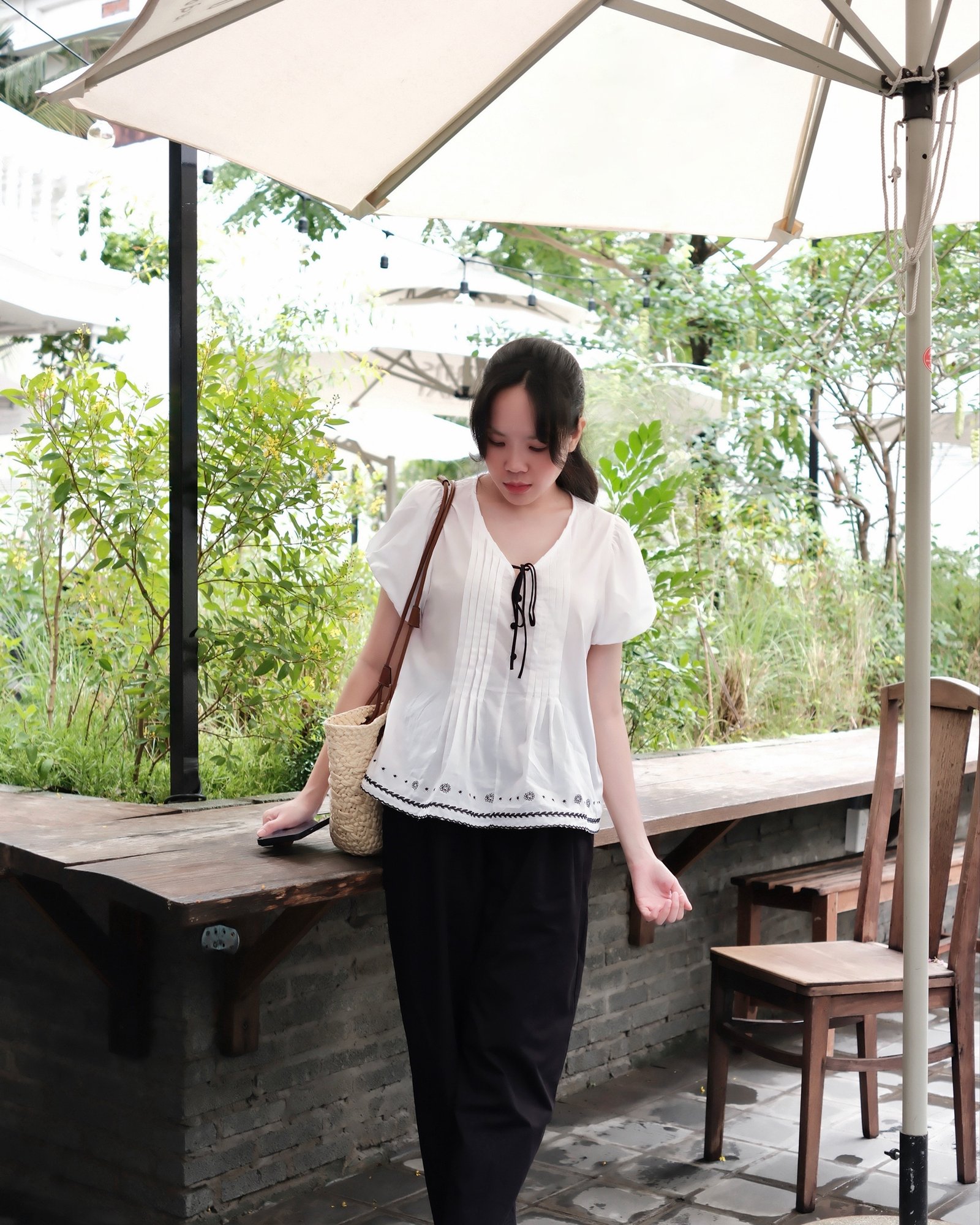 Áo Sơ Mi Cổ V Tay Ngắn Thêu Hoa Nữ Tính - Thích Hợp Đi Chơi, Chất Liệu Thô Thoáng Mát - Ảnh 5