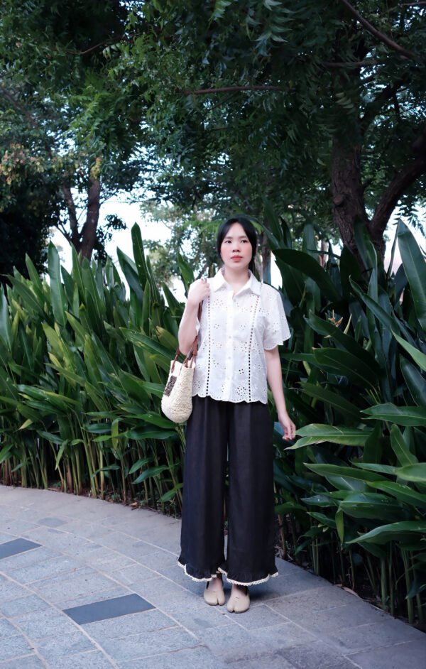 Áo Sơ Mi Nữ Ren Đục Lỗ Tay Ngắn Cúc Dọc Phong Cách Thanh Lịch