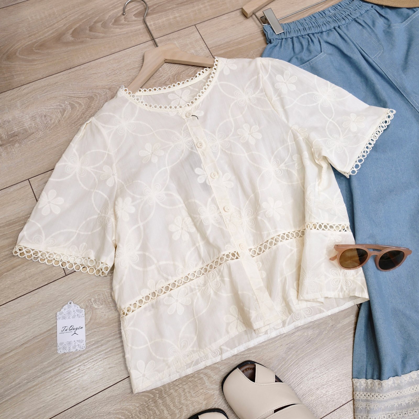 "Áo Sơ Mi Thô Ren Cổ Tròn Nút Dọc Tay Ngắn Hoa Văn | Thanh lịch, thoáng mát, phù hợp đi làm, du lịch" - Ảnh 3