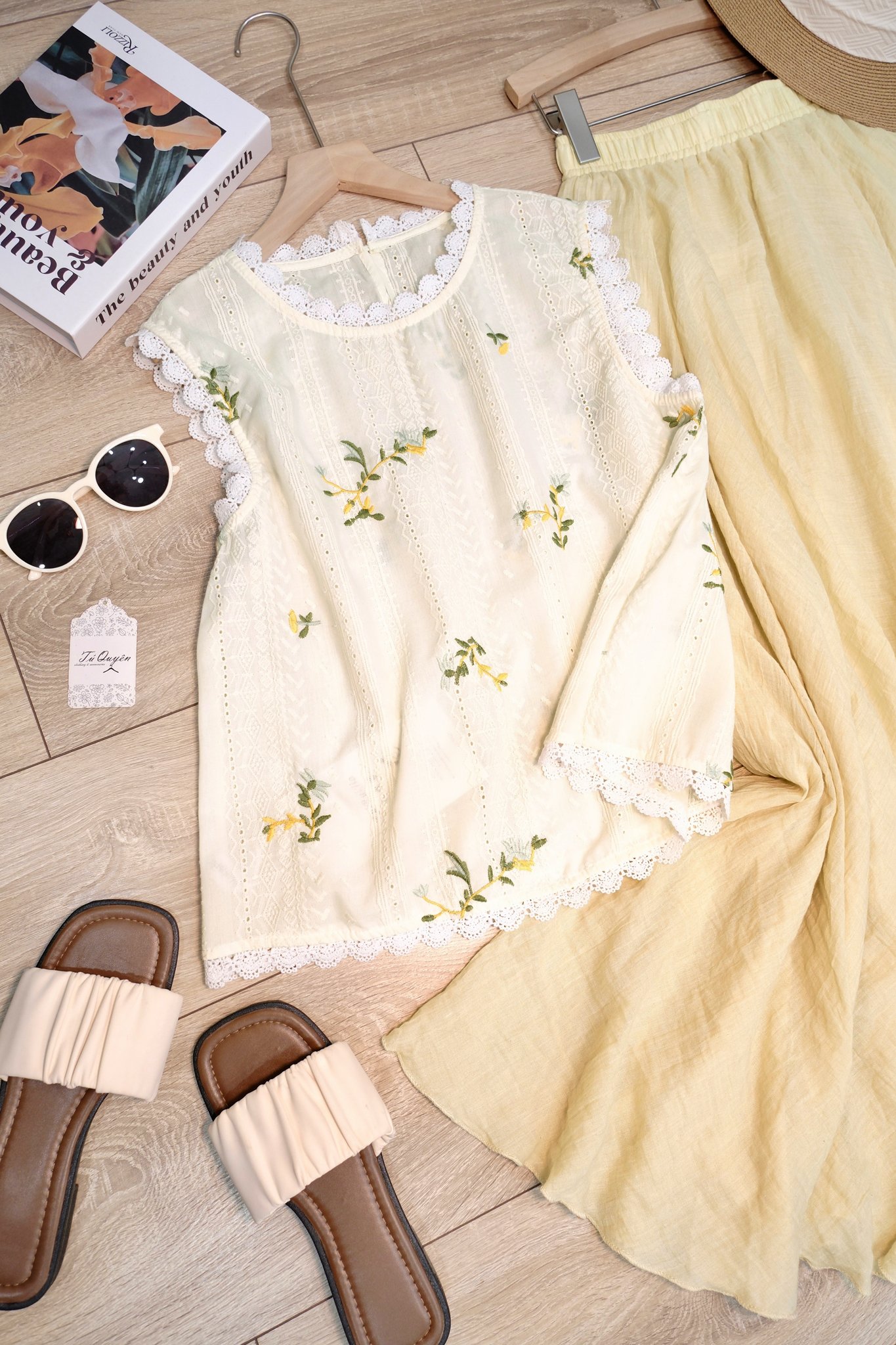 Áo Sơ Mi Nữ Kiểu Cách Cổ Tròn Viền Ren Thêu Hoa Sát Nách Chất Liệu Thô Thoáng Mát - Ảnh 3