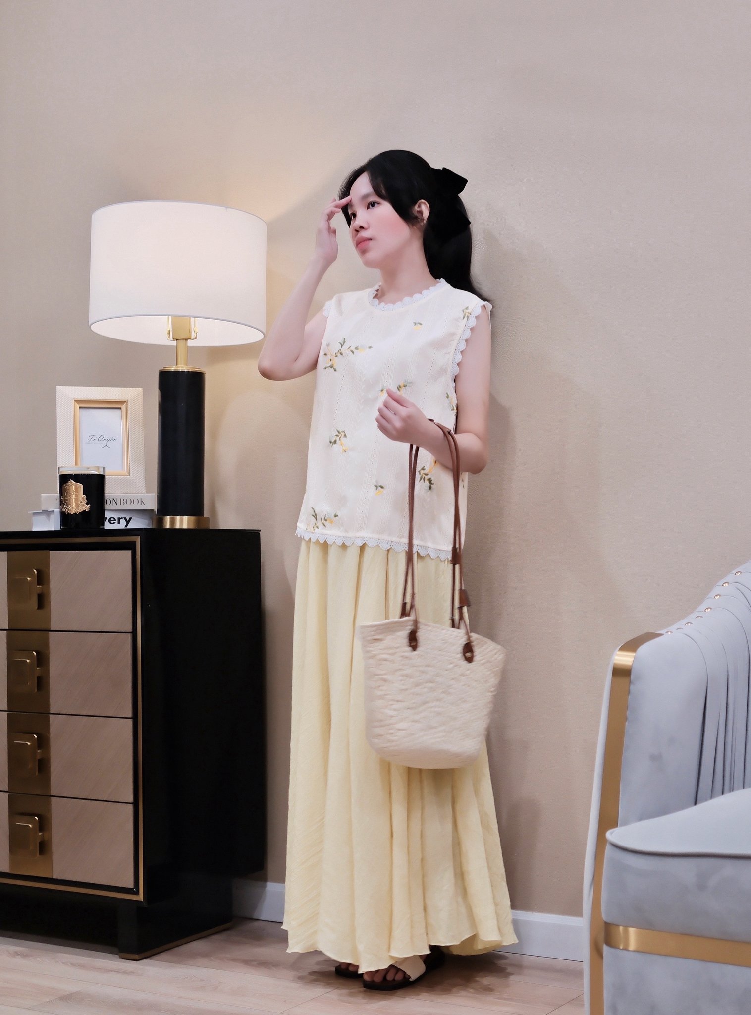 Áo Sơ Mi Nữ Kiểu Cách Cổ Tròn Viền Ren Thêu Hoa Sát Nách Chất Liệu Thô Thoáng Mát - Ảnh 4