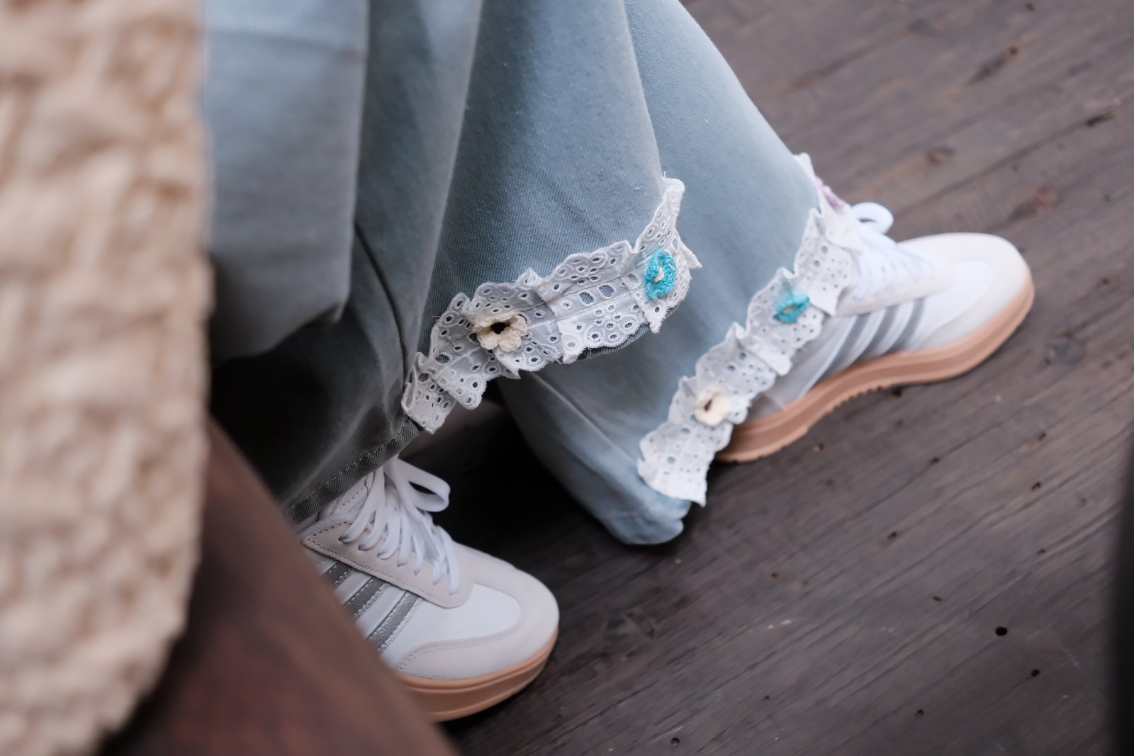 Áo Sơ Mi Cổ Sen Kẻ Sọc Cài Nút Dọc Đính Nơ Tay Ngắn - Ảnh 6