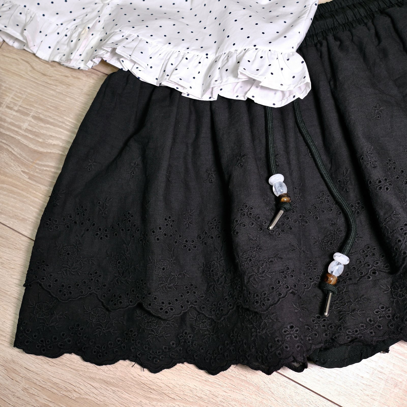 Áo sơ mi chấm bi cổ sen viền ren, tay ngắn bo chun - Thanh lịch, duyên dáng - Ảnh 3