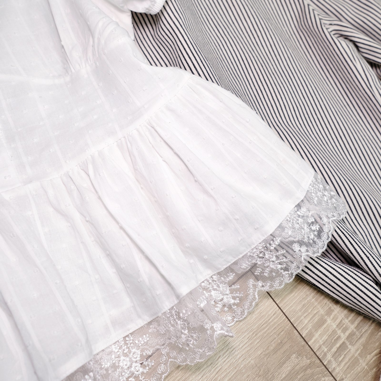 Áo Sơ Mi Kiểu Cổ Vuông Viền Ren Chấm Bi Nổi Tay Phồng Bo Chun - Thô - Ảnh 7