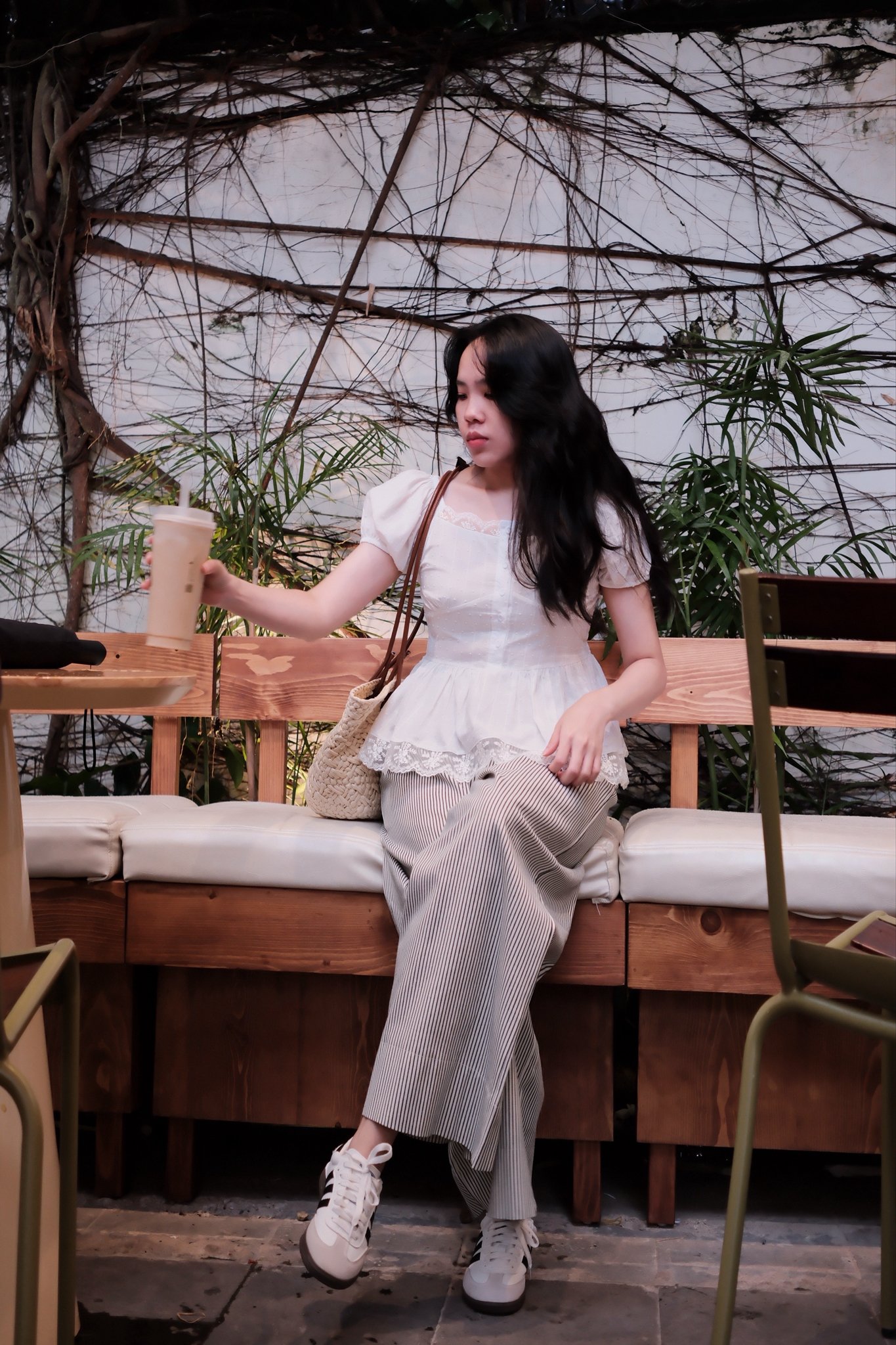 Áo Sơ Mi Kiểu Cổ Vuông Viền Ren Chấm Bi Nổi Tay Phồng Bo Chun - Thô - Ảnh 2