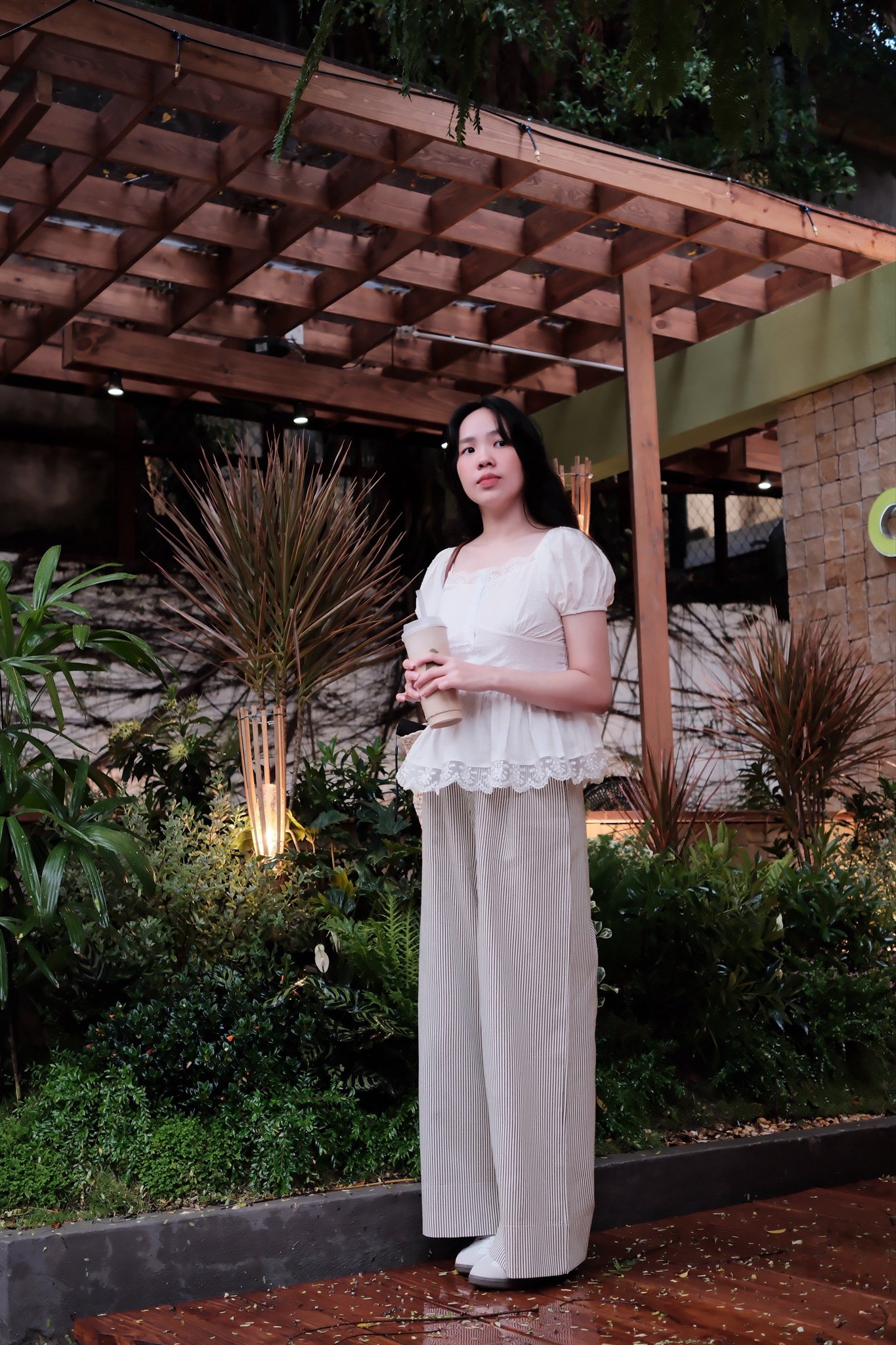 Áo Sơ Mi Kiểu Cổ Vuông Viền Ren Chấm Bi Nổi Tay Phồng Bo Chun - Thô - Ảnh 4