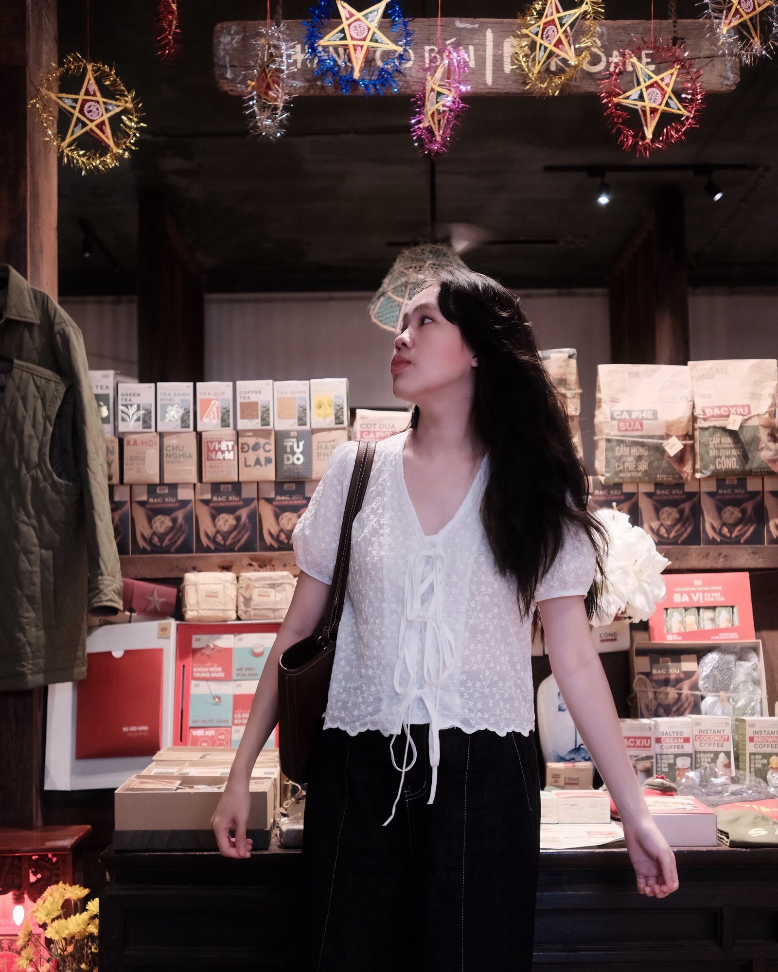 Áo Sơ Mi Cổ V Hoa Nhí Cột Nơ Dọc Tay Ngắn Bo - Ảnh 4