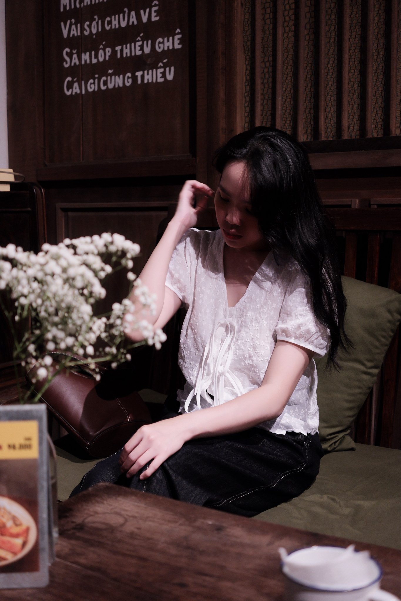 Áo Sơ Mi Cổ V Hoa Nhí Cột Nơ Dọc Tay Ngắn Bo - Ảnh 5