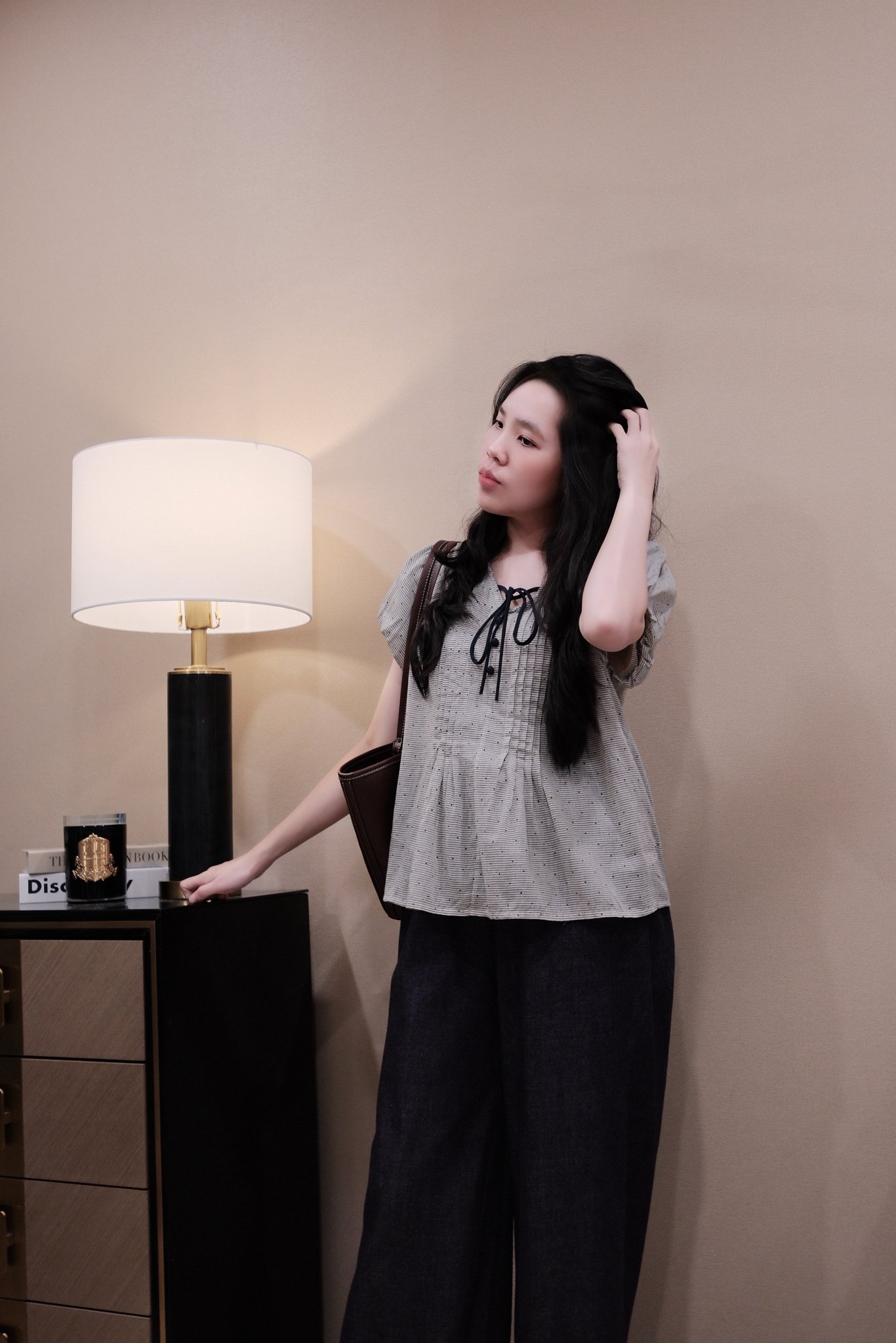 Áo Sơ Mi Nữ Kẻ Sọc Chấm Bi Cổ V Đính Nút Cột Nơ Tay Ngắn Bo Chun - Phong Cách Thanh Lịch, Chất Liệu Thô Thoáng Mát - Ảnh 2