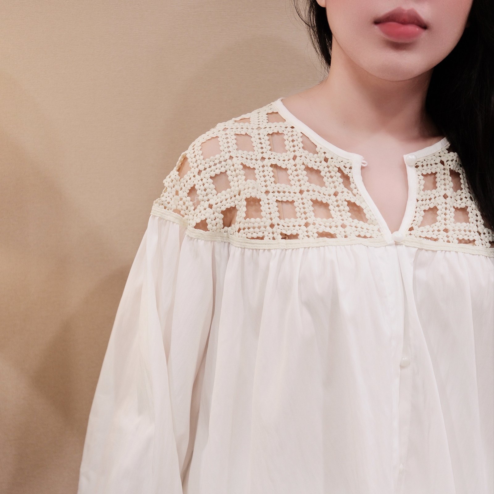 Áo Sơ Mi Nữ Cổ Tròn Phối Ren Tay Dài Bo Chun Phong Cách Hàn Quốc - Thiết Kế Trẻ Trung, Chất Liệu Thô Thoáng Mát - Ảnh 2