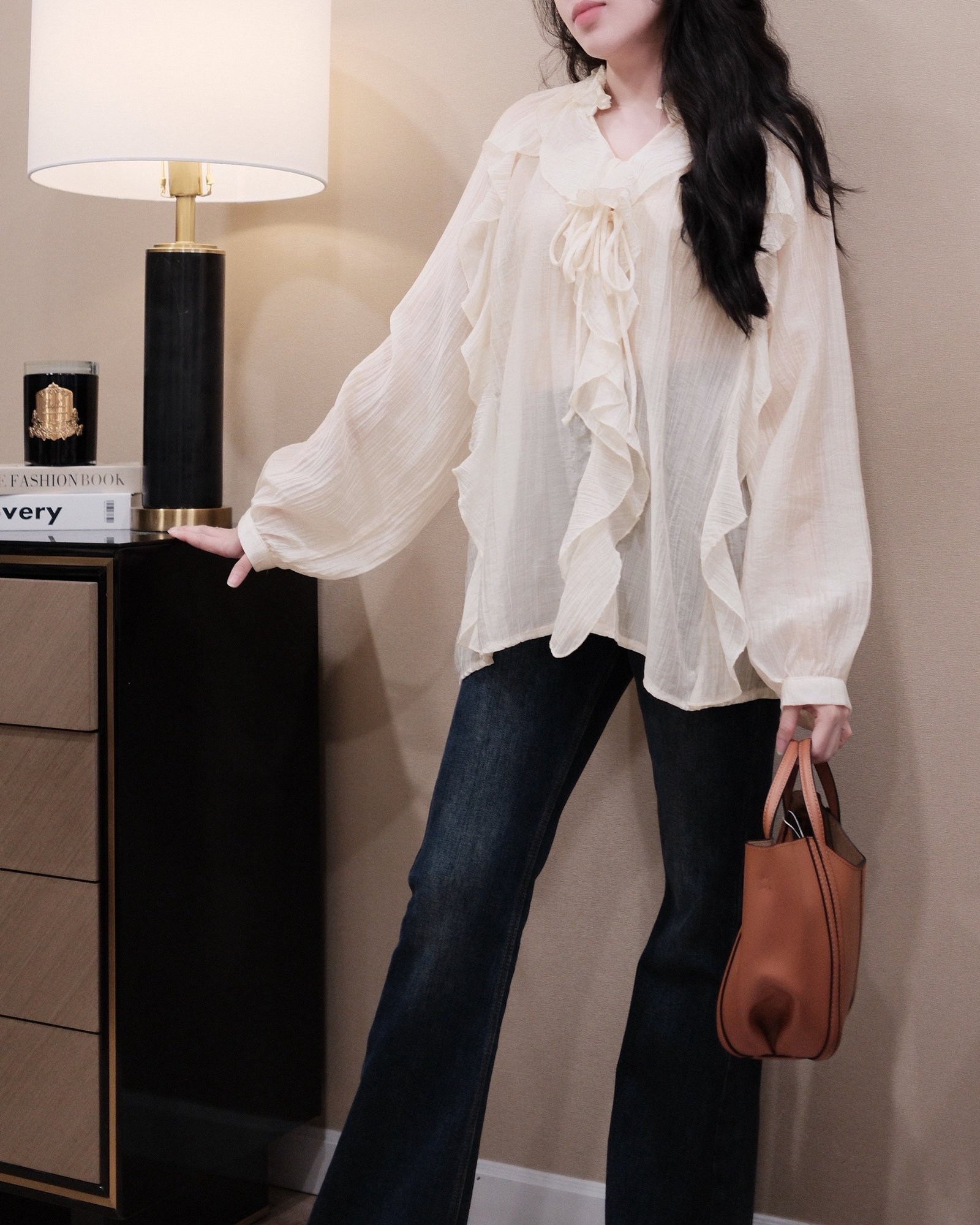Áo Sơ Mi Voan Tơ Cổ V Buộc Nơ Bèo Dài Tay - Thiết Kế Thanh Lịch, Chất Liệu Mềm Mại - Ảnh 5