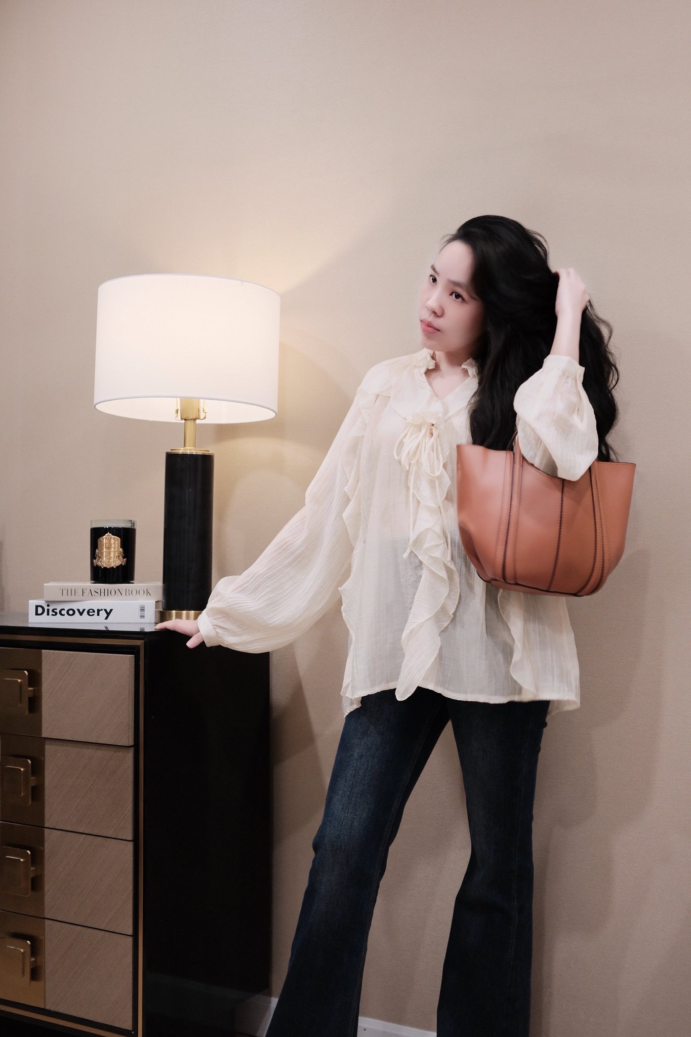 Áo Sơ Mi Voan Tơ Cổ V Buộc Nơ Bèo Dài Tay - Thiết Kế Thanh Lịch, Chất Liệu Mềm Mại - Ảnh 4