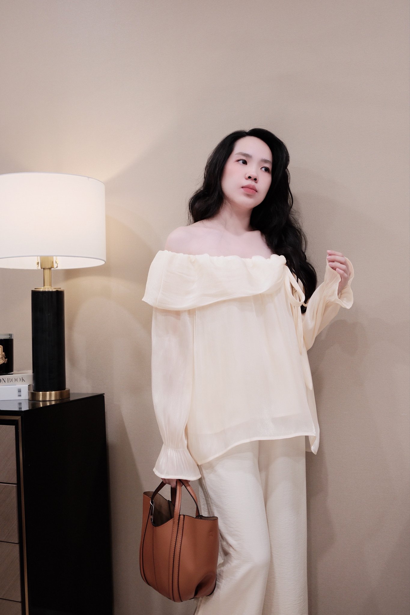 Áo Sơ Mi Lụa Trễ Vai Bo Chun Tay Dài - Thiết Kế Thanh Lịch, Chất Liệu Cao Cấp - Ảnh 4