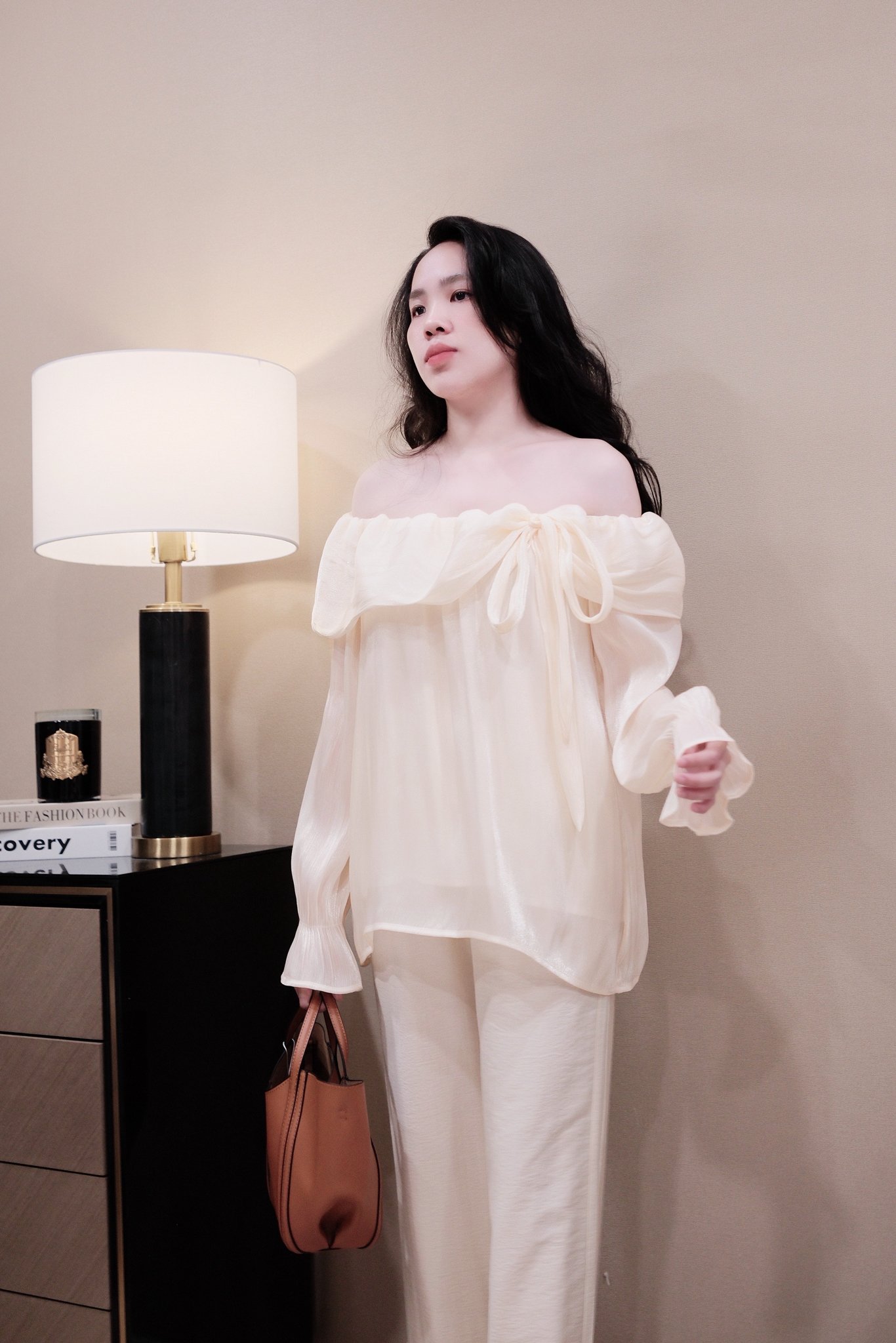 Áo Sơ Mi Lụa Trễ Vai Bo Chun Tay Dài - Thiết Kế Thanh Lịch, Chất Liệu Cao Cấp - Ảnh 2