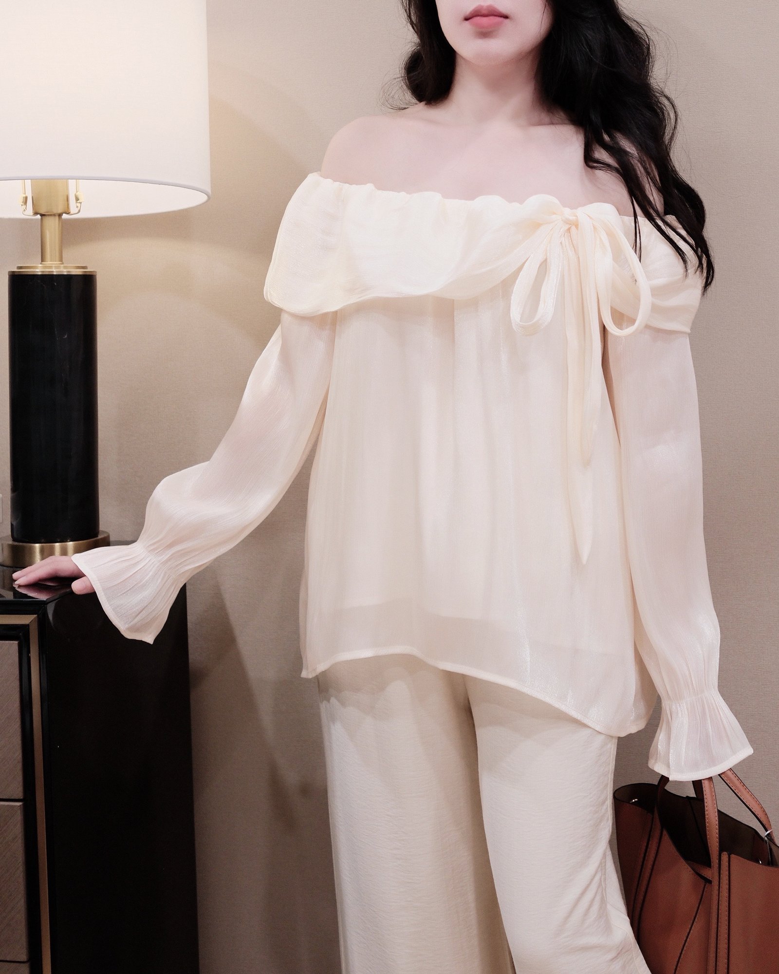 Áo Sơ Mi Lụa Trễ Vai Bo Chun Tay Dài - Thiết Kế Thanh Lịch, Chất Liệu Cao Cấp - Ảnh 3