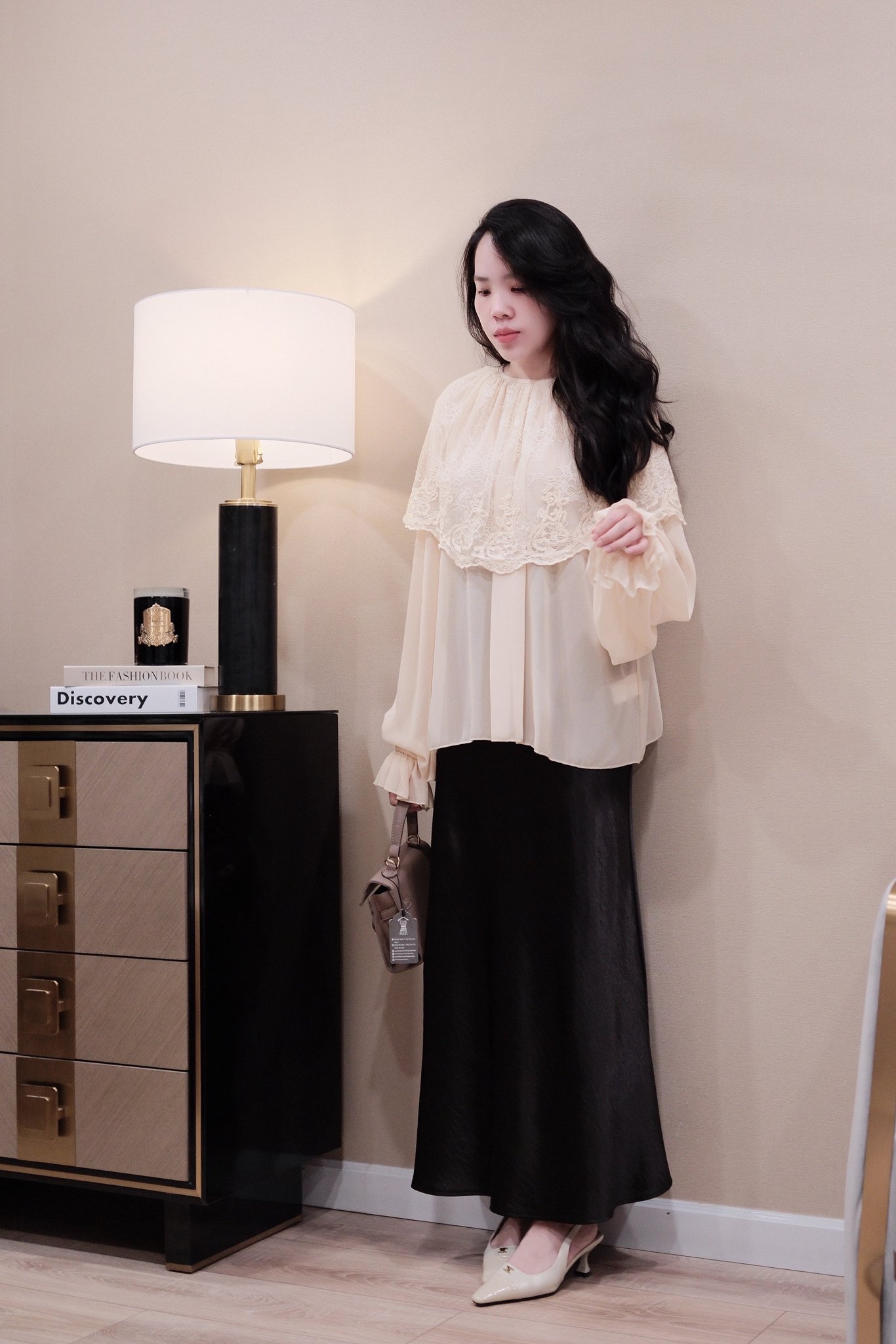 Áo sơ mi voan cổ tròn phối ren tay dài bo chun