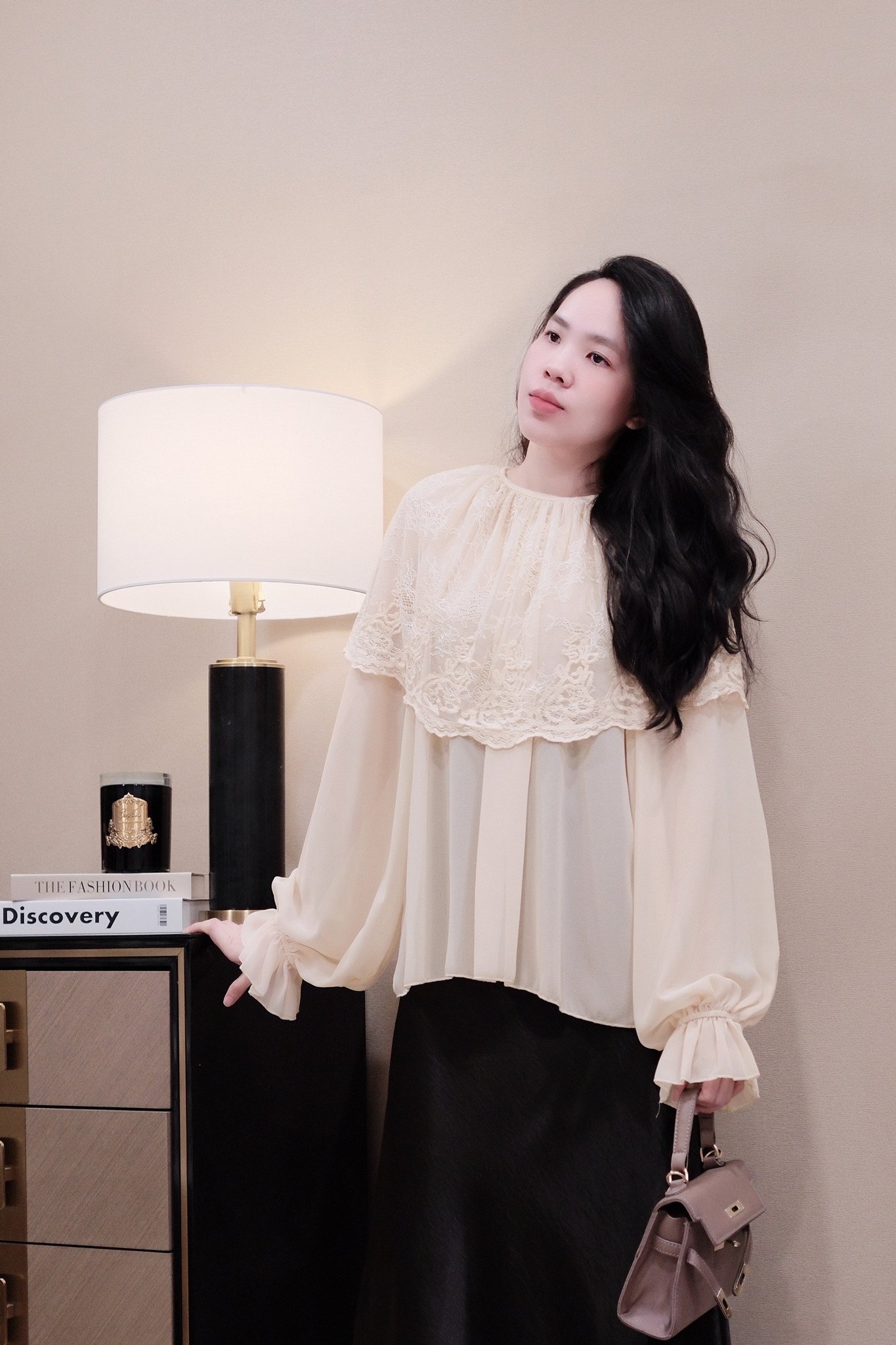 Áo sơ mi voan cổ tròn phối ren tay dài bo chun - Ảnh 3