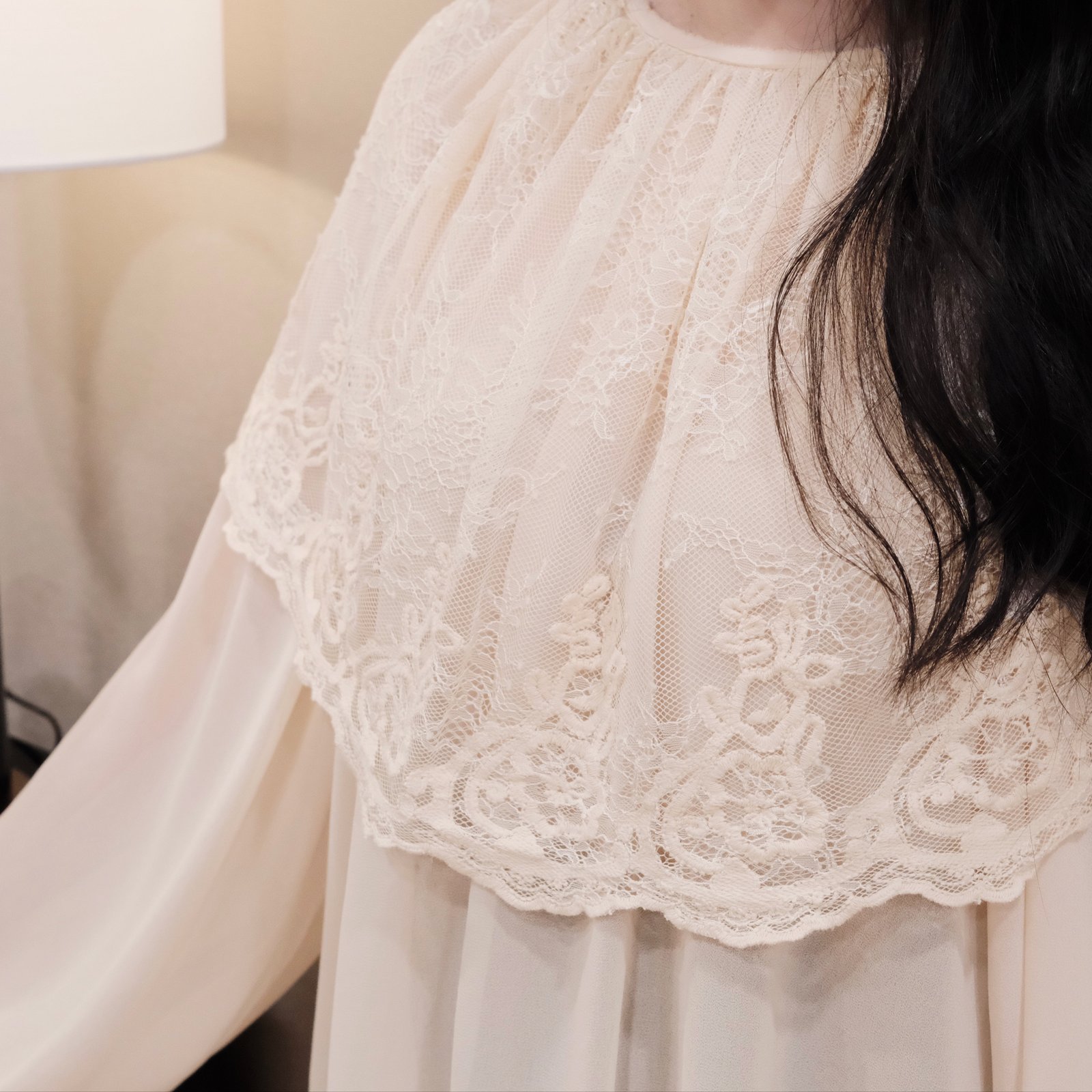 Áo sơ mi voan cổ tròn phối ren tay dài bo chun - Ảnh 2