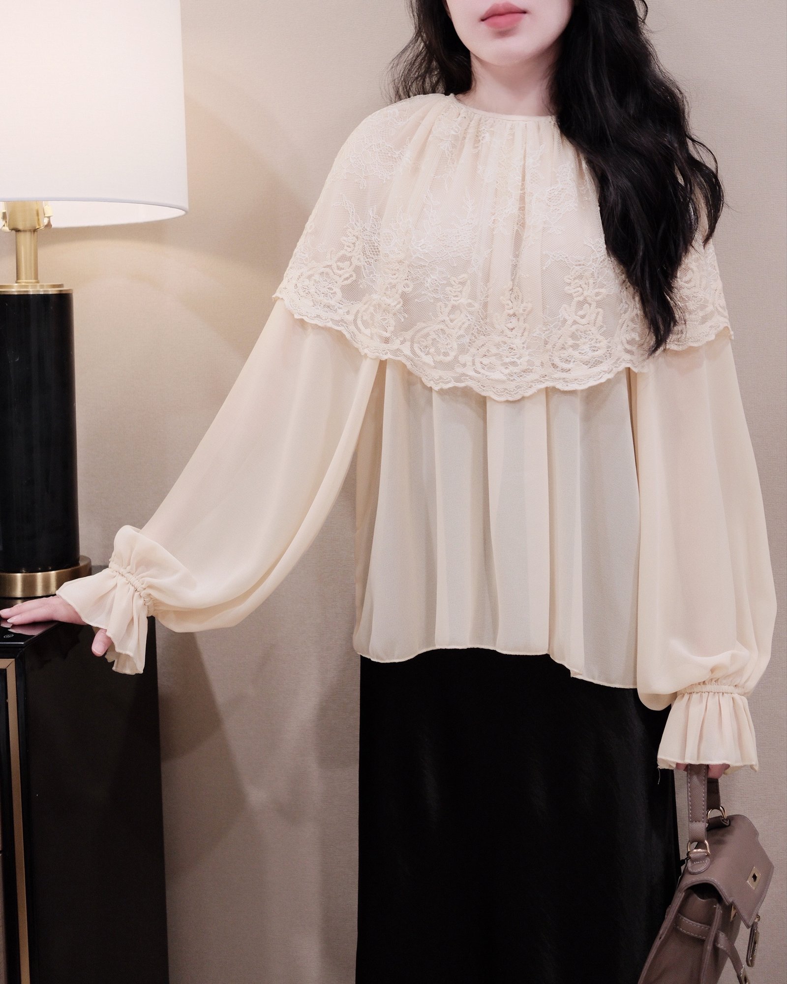 Áo sơ mi voan cổ tròn phối ren tay dài bo chun - Ảnh 4