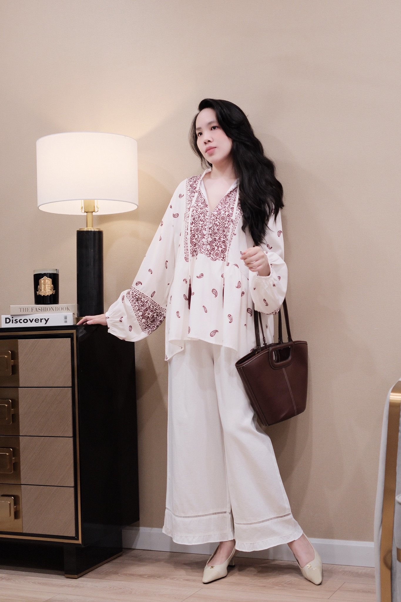 Áo Sơ Mi Nữ Cổ Trụ Cột Nơ Họa Tiết Thổ Cẩm Tay Dài Bo Chun - Phong Cách Đi Chơi - Ảnh 4