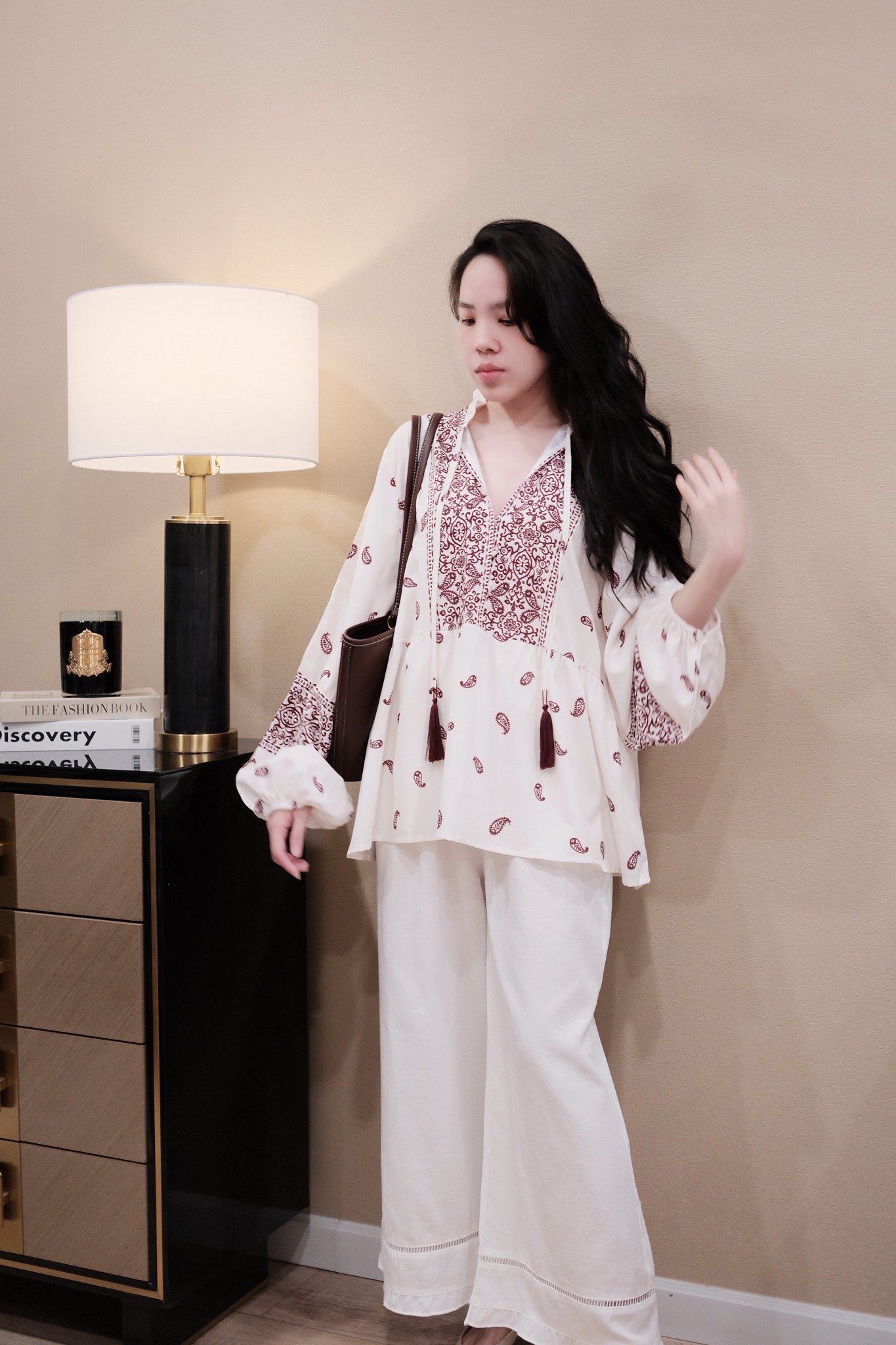 Áo Sơ Mi Nữ Cổ Trụ Cột Nơ Họa Tiết Thổ Cẩm Tay Dài Bo Chun - Phong Cách Đi Chơi - Ảnh 3