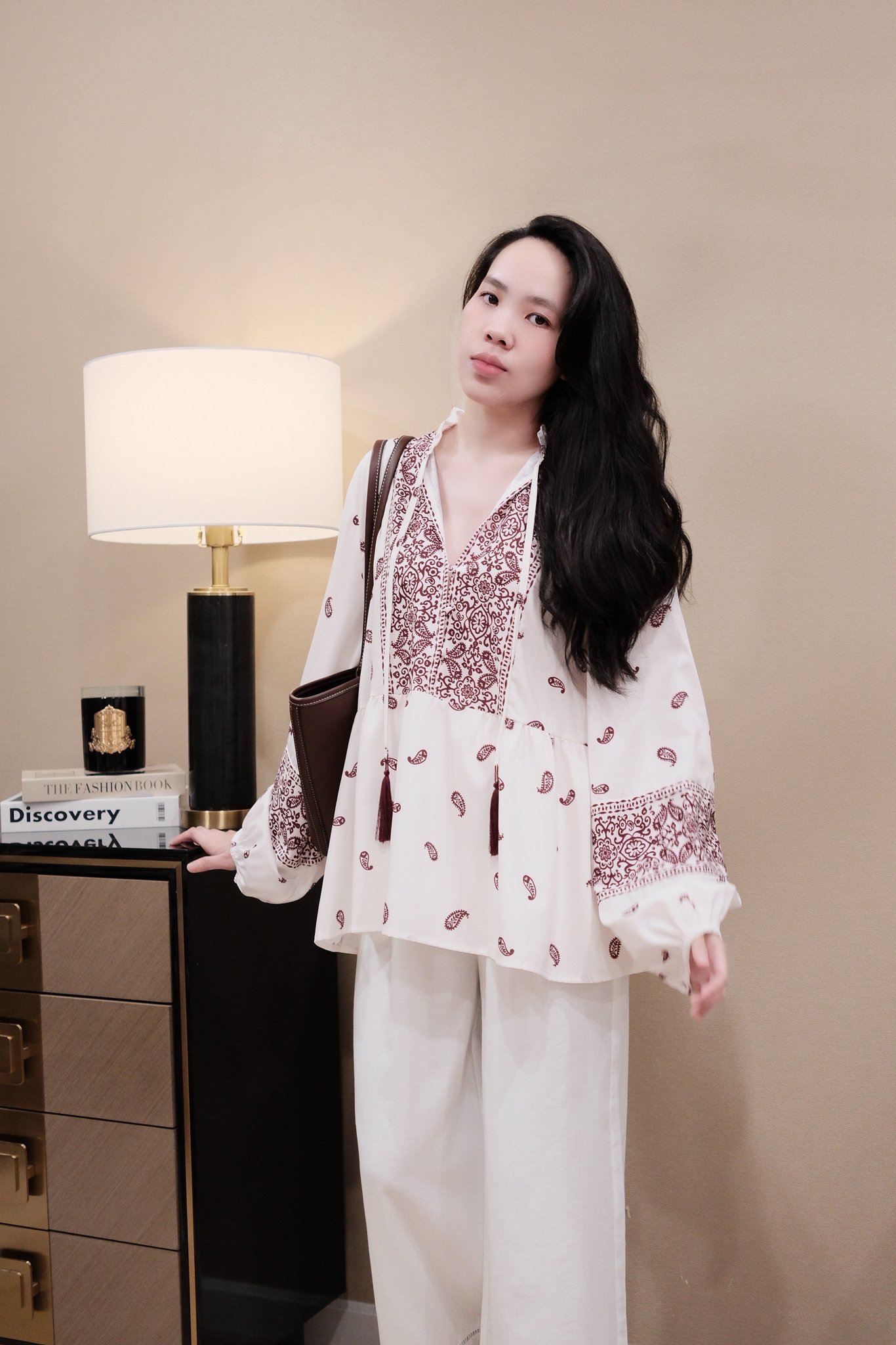 Áo Sơ Mi Nữ Cổ Trụ Cột Nơ Họa Tiết Thổ Cẩm Tay Dài Bo Chun - Phong Cách Đi Chơi - Ảnh 5