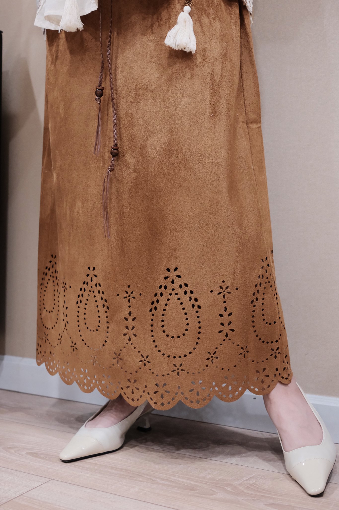 Áo Sơ Mi Thêu Hoa Cổ V Cột Nơ Tay Dài Bo Chun Chất Thô Rộng Phong Cách Đi Chơi Du Lịch - Ảnh 5