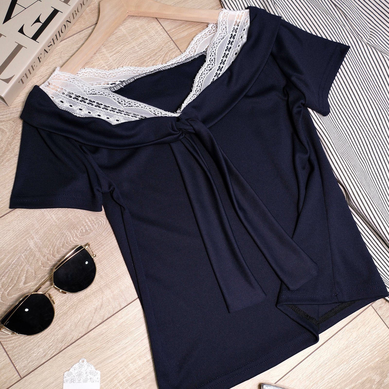 Áo Thun Cổ Bẻ Phối Ren Tay Ngắn Nữ Tính, Thanh Lịch - Lựa Chọn Hoàn Hảo Cho Đi Chơi - Ảnh 7