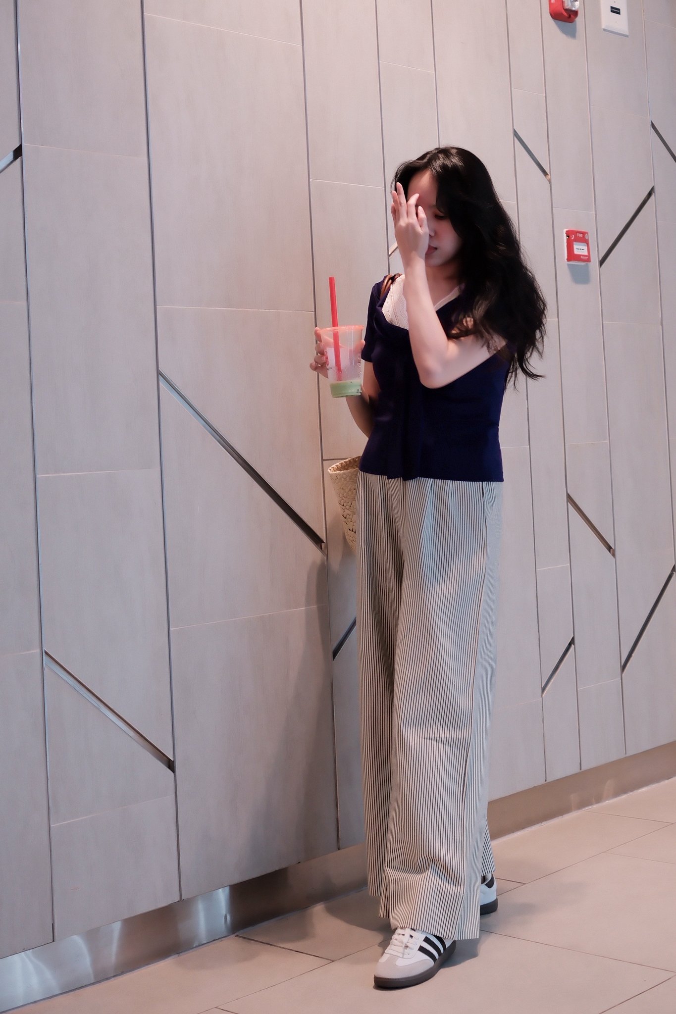 Áo Thun Cổ Bẻ Phối Ren Tay Ngắn Nữ Tính, Thanh Lịch - Lựa Chọn Hoàn Hảo Cho Đi Chơi - Ảnh 3