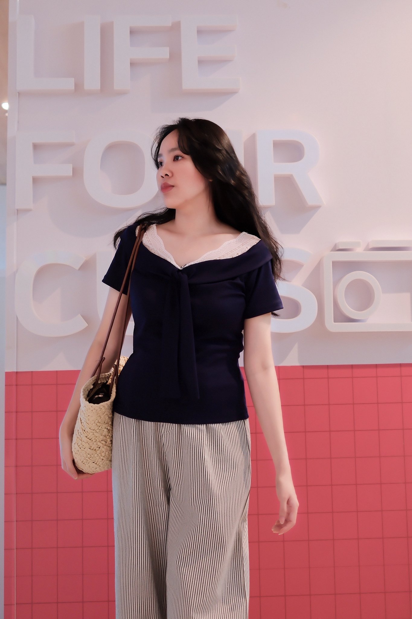 Áo Thun Cổ Bẻ Phối Ren Tay Ngắn Nữ Tính, Thanh Lịch - Lựa Chọn Hoàn Hảo Cho Đi Chơi - Ảnh 5