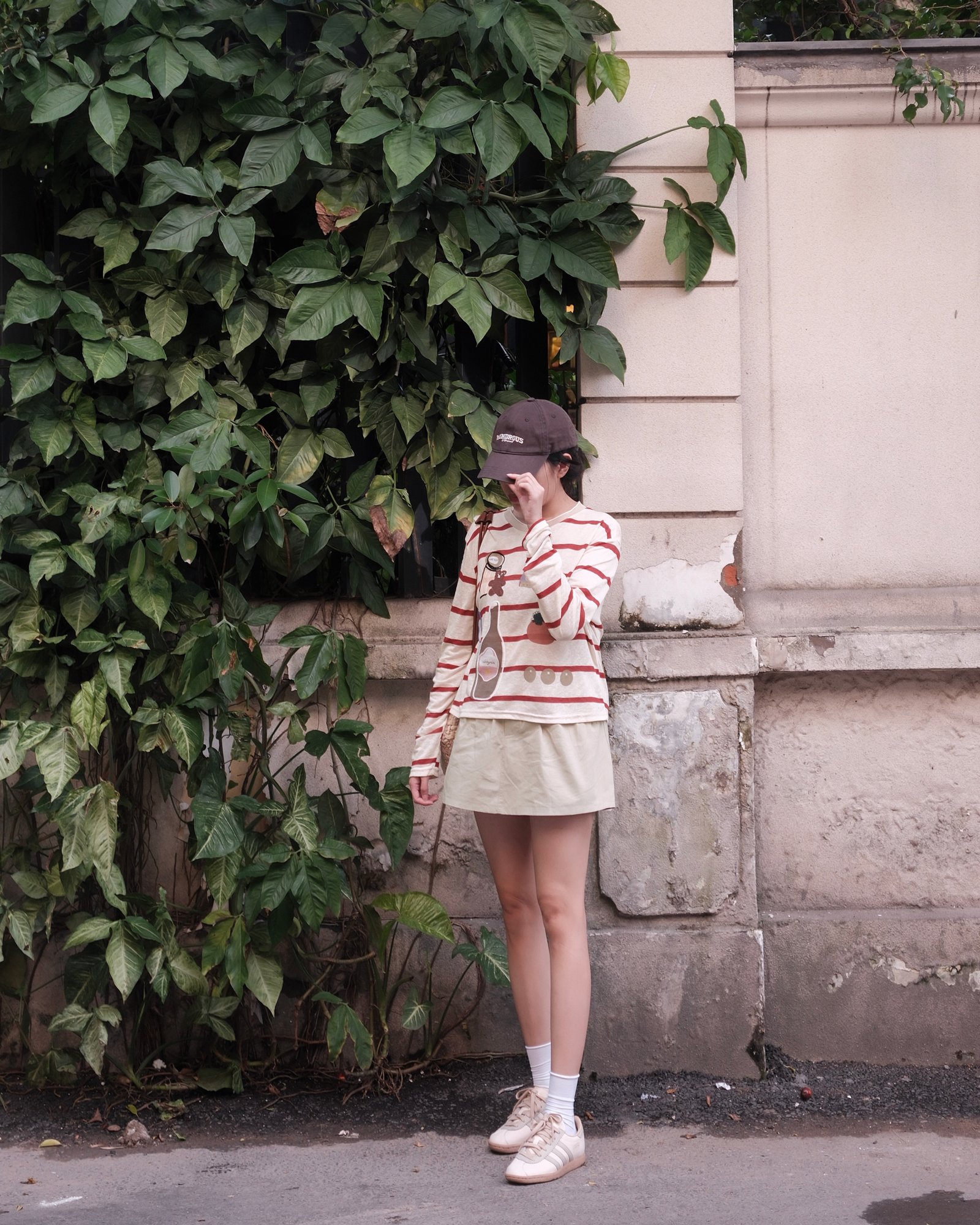 Áo thun giấy cổ tròn lưới kẻ sọc in hình tay dài thời trang nữ phong cách trẻ trung - Ảnh 2