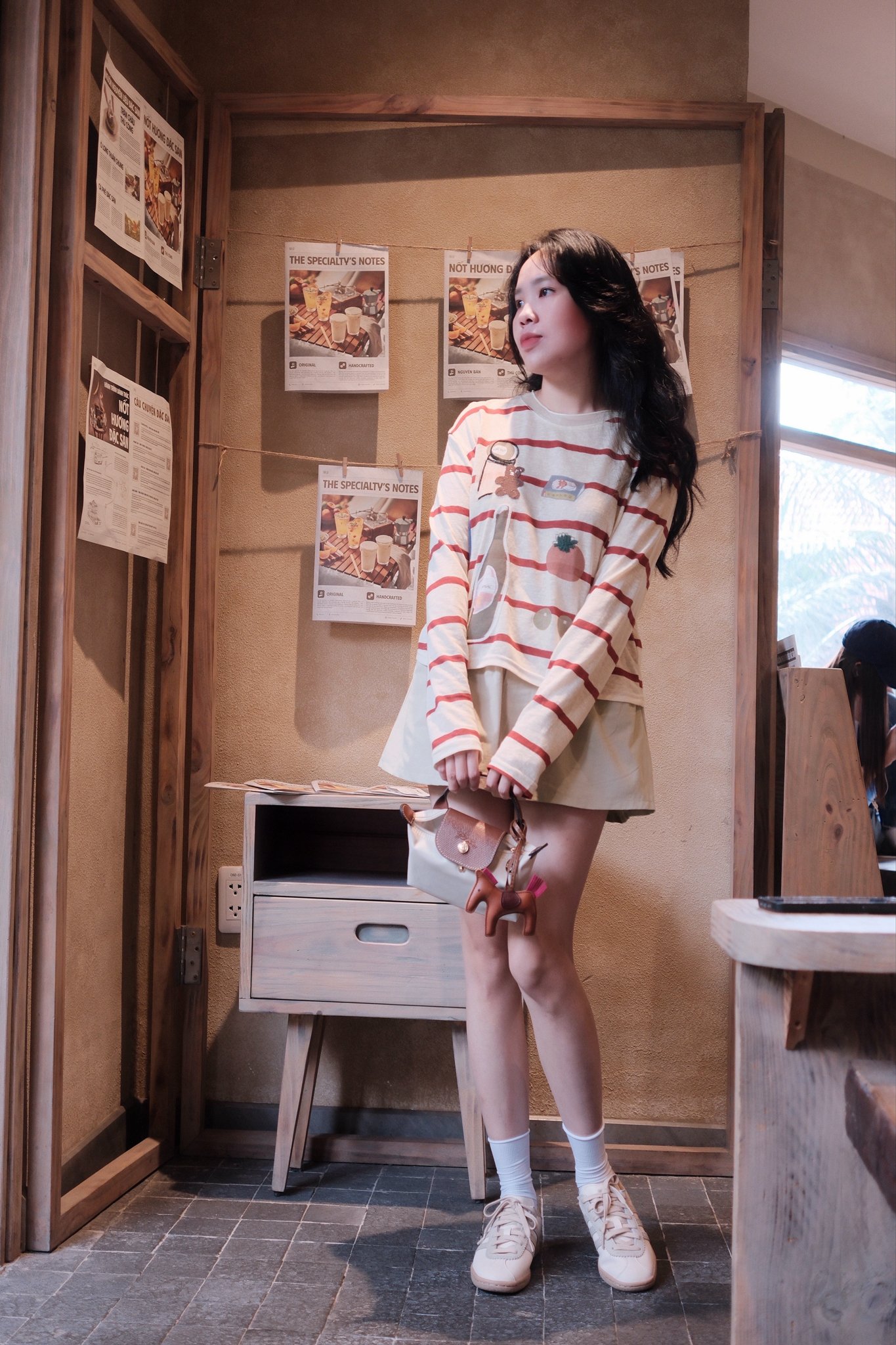 Áo thun giấy cổ tròn lưới kẻ sọc in hình tay dài thời trang nữ phong cách trẻ trung - Ảnh 4