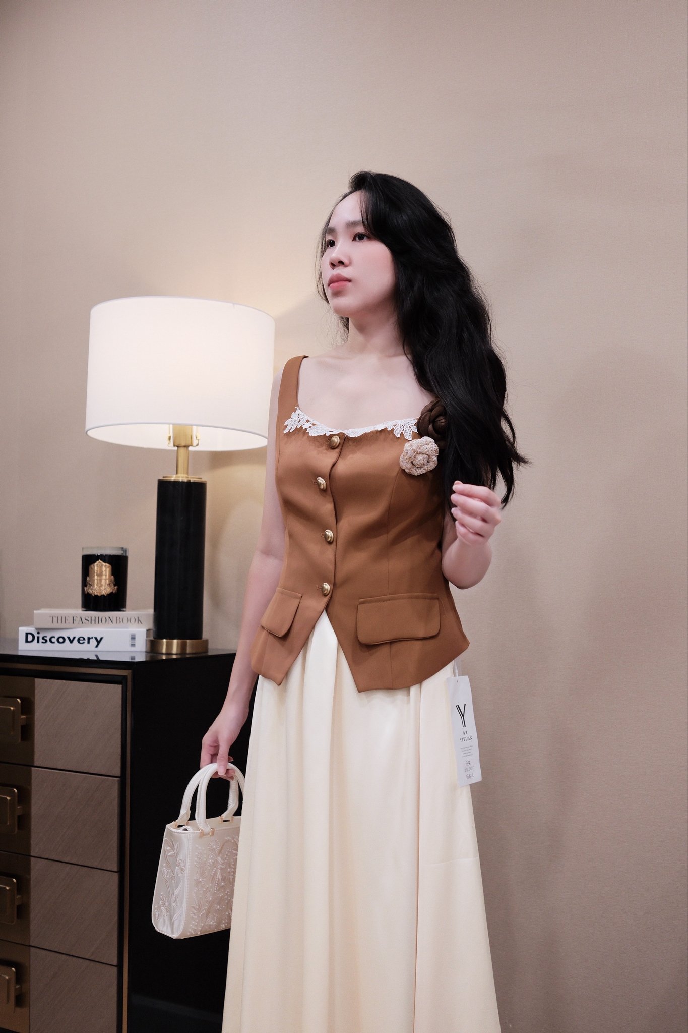 Set Áo Hai Dây Viền Ren Chân Váy Lụa Dài Kèm Hoa Cài - Ảnh 6