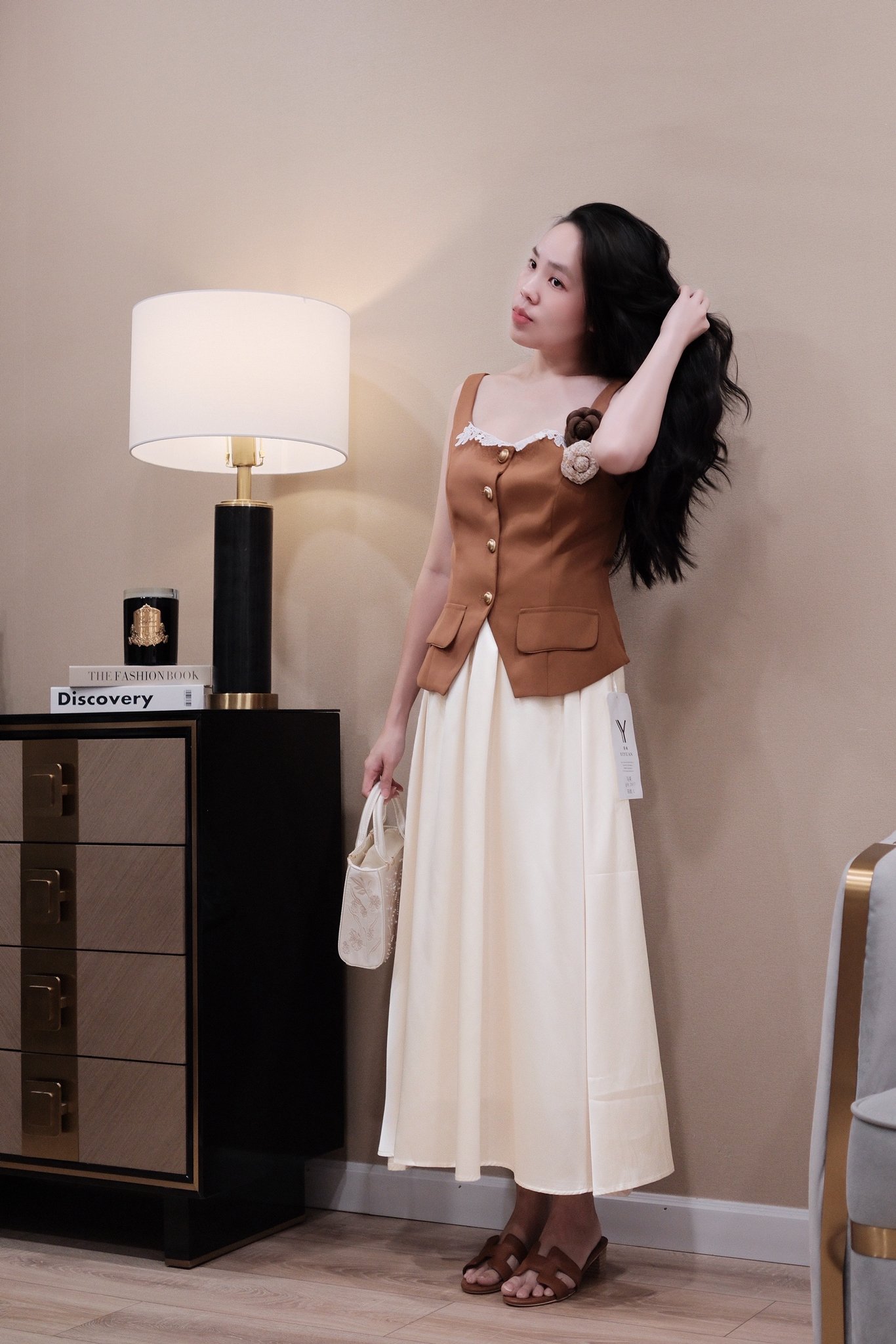 Set Áo Hai Dây Viền Ren Chân Váy Lụa Dài Kèm Hoa Cài - Ảnh 3