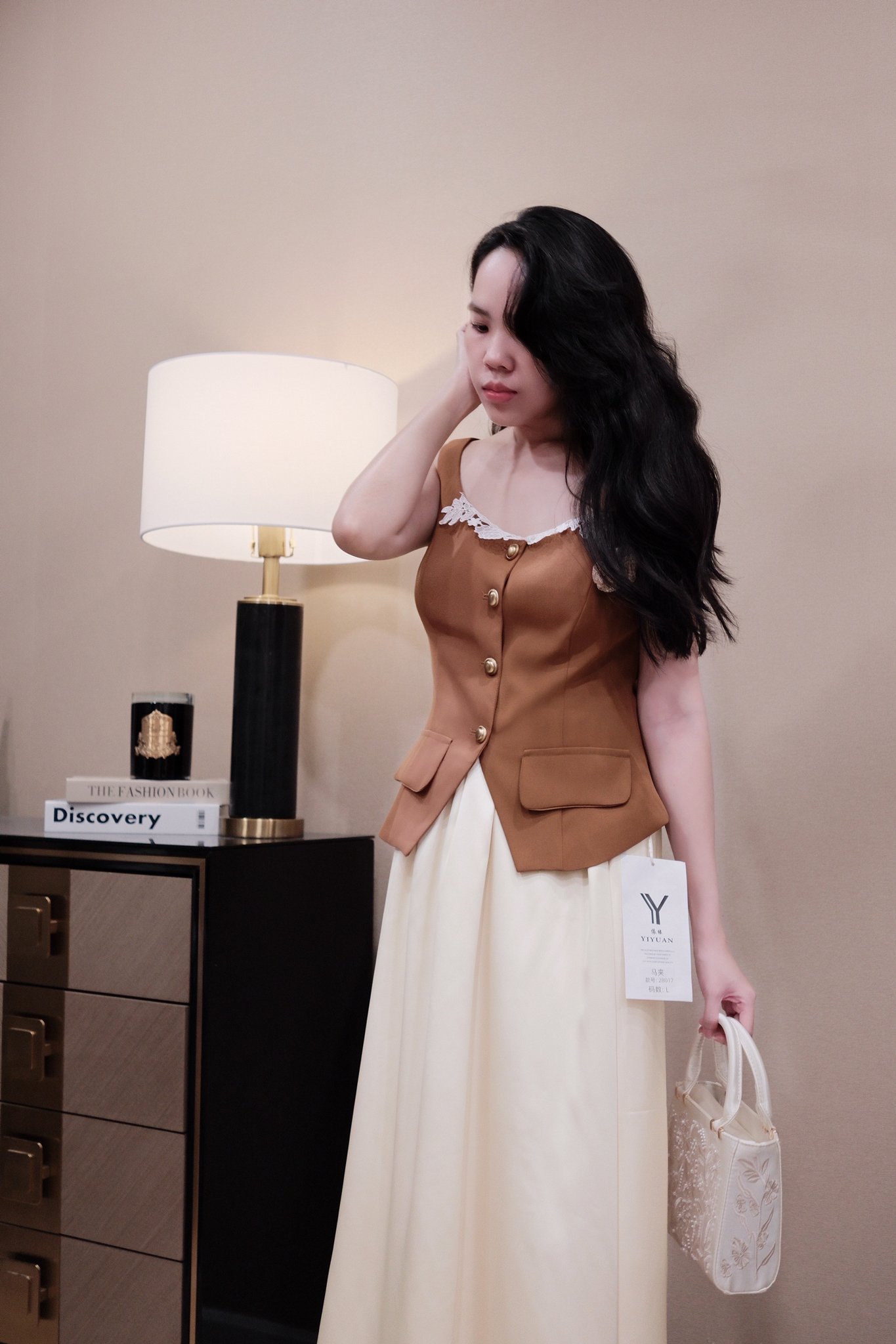 Set Áo Hai Dây Viền Ren Chân Váy Lụa Dài Kèm Hoa Cài - Ảnh 4