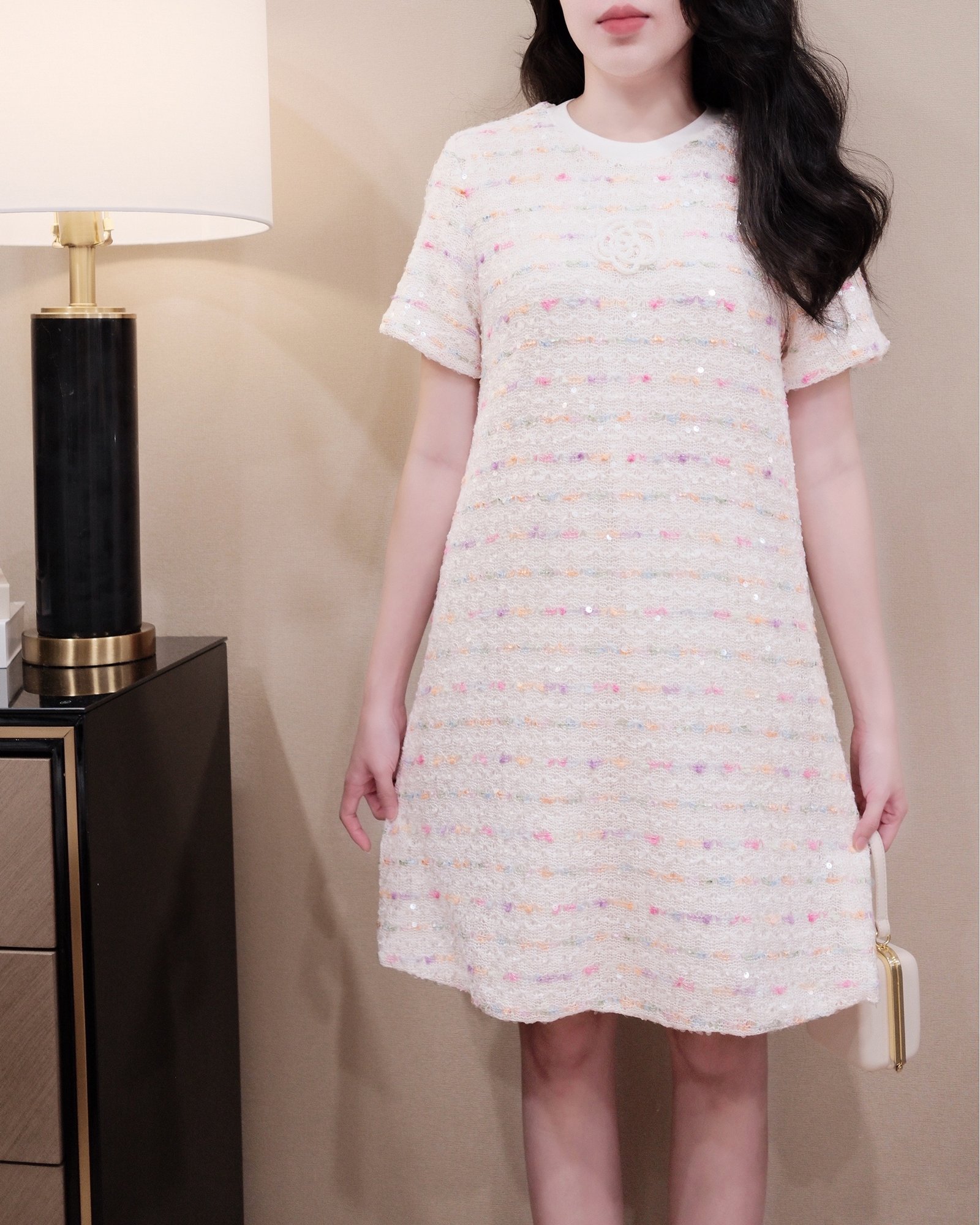 Váy suông len kết cườm cổ tròn tay ngắn có lót - Thiết kế thanh lịch, sang trọng - Ảnh 4