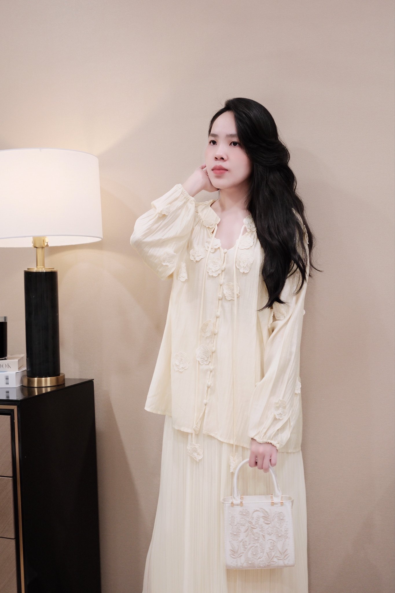 "Áo Sơ Mi Voan Nữ Cổ Tròn Cột Nơ, Đính Hoa Nổi 3D, Tay Dài Bo Chun – Phong Cách Thanh Lịch, Du Lịch & Dạo Phố" - Ảnh 7