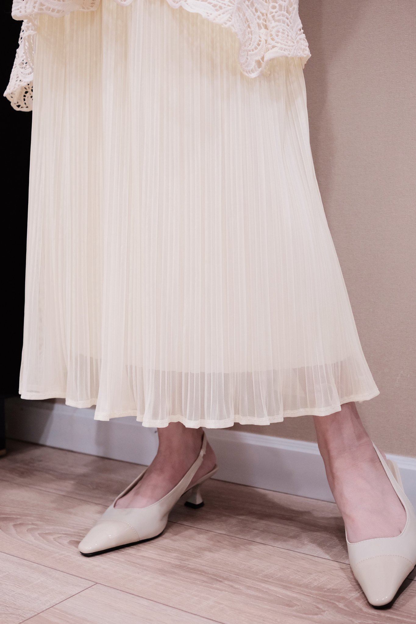 Áo Trễ Vai Bo Chun Tay Dài Phối Ren Tinh Tế, Đính Nút Thanh Lịch. Phong Cách Nữ Tính Đi Chơi, Du Lịch Thoải Mái. - Ảnh 2