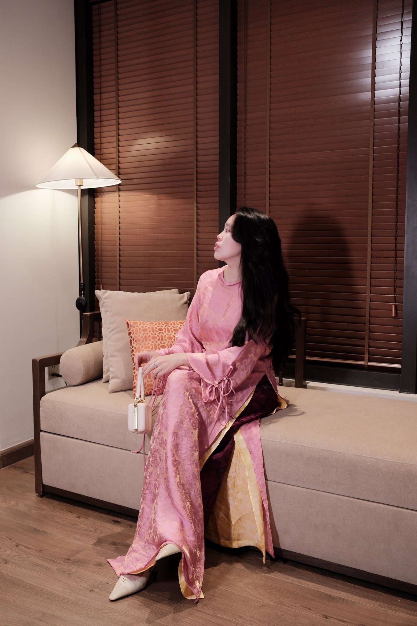 Áo Dài Cách Tân Gấm Hoa 4 Tà Cao Cấp - Thiết Kế Tay Lỡ Cách Điệu Hiện Đại Cho Nữ - Sang Trọng, Tiện Lợi Đi Tiệc, Du Lịch - Ảnh 5