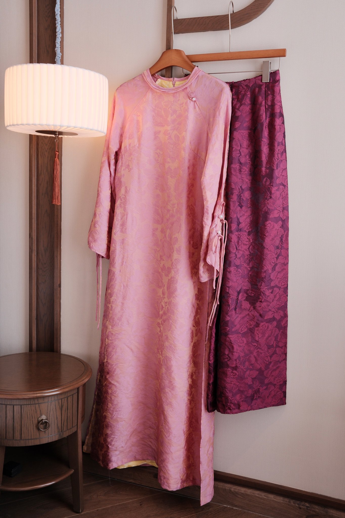 Áo Dài Cách Tân Gấm Hoa 4 Tà Cao Cấp - Thiết Kế Tay Lỡ Cách Điệu Hiện Đại Cho Nữ - Sang Trọng, Tiện Lợi Đi Tiệc, Du Lịch - Ảnh 8